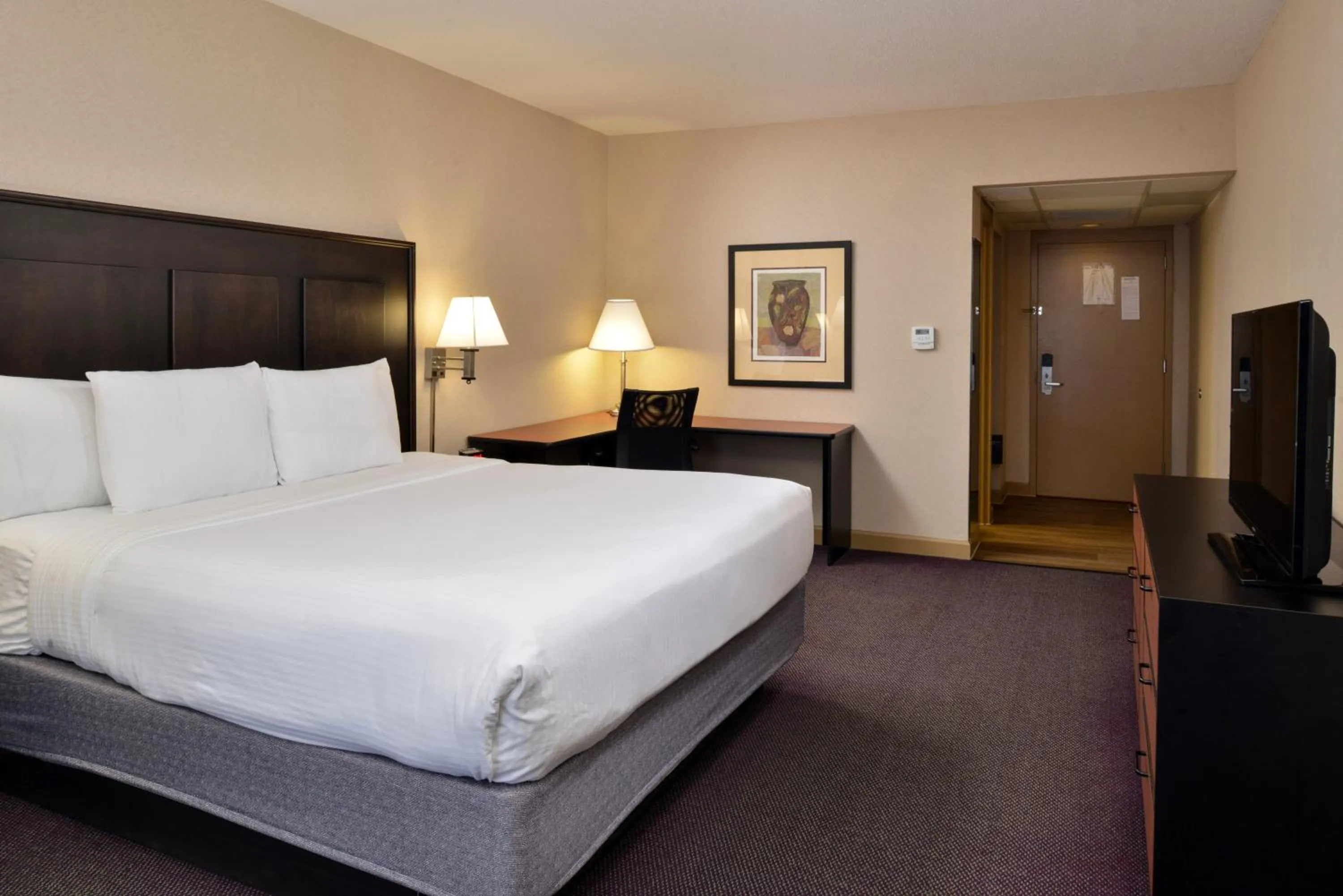 Bedroom, Bed in Hawthorne Inn & Conference Center