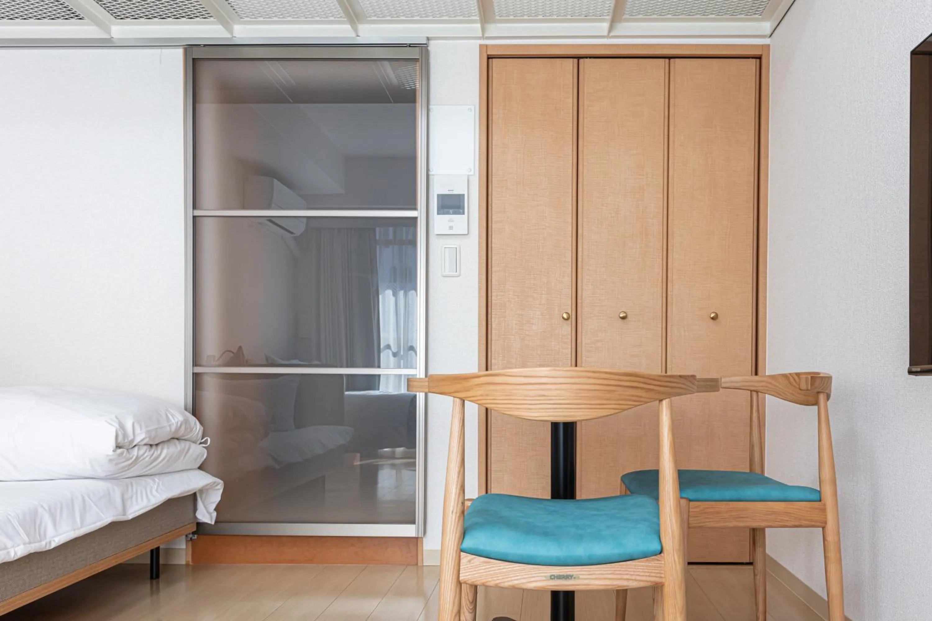 Photo of the whole room, Bed in yksi STAY ＆ APARTMENT OSAKA