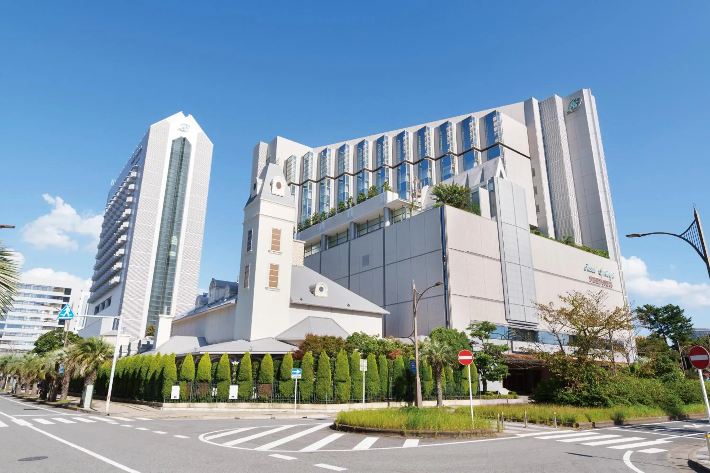 Property building in Hotel Springs Makuhari Premier Property building in Hotel Springs Makuhari Premier