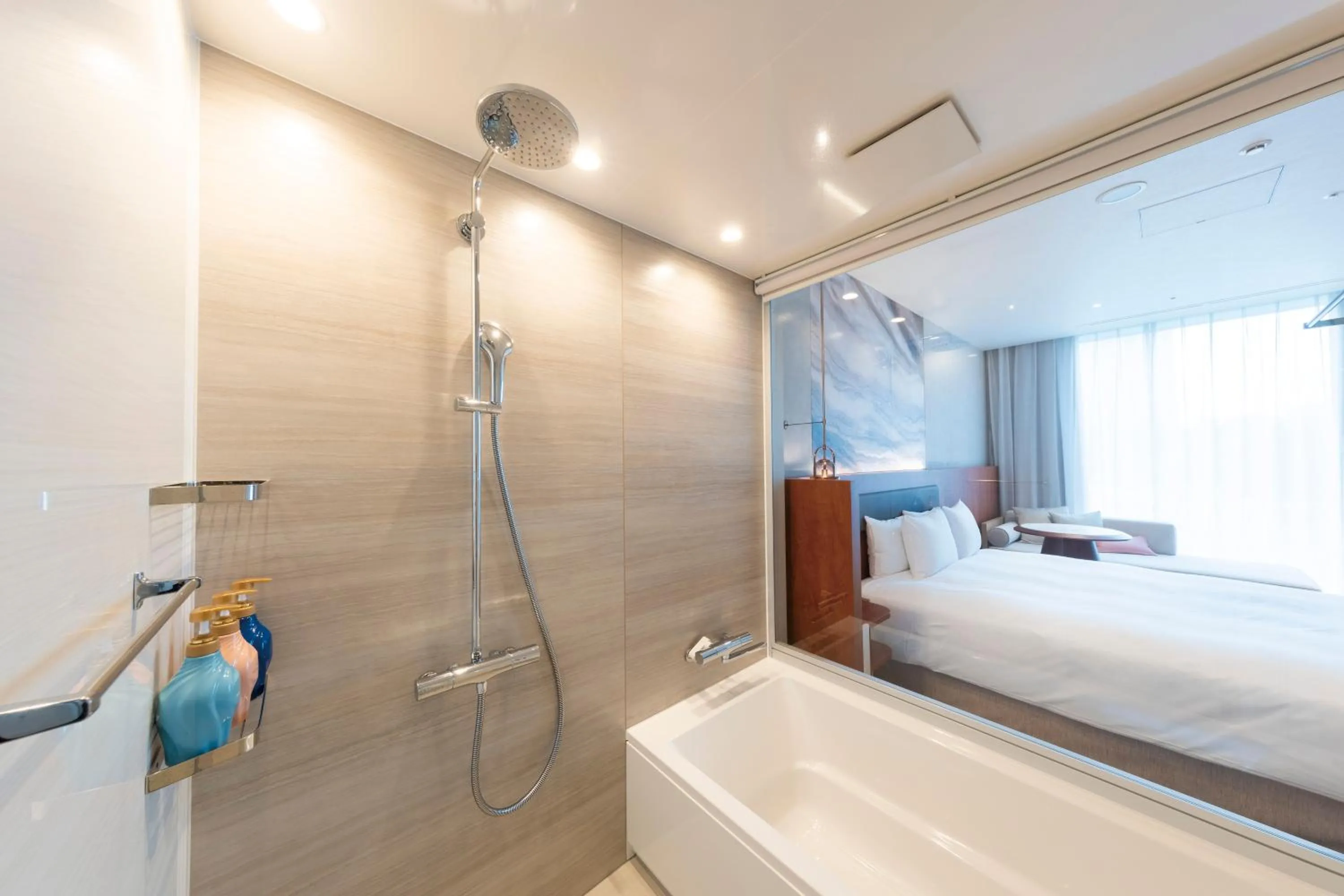 Bathroom, Bed in Hotel Springs Makuhari Premier