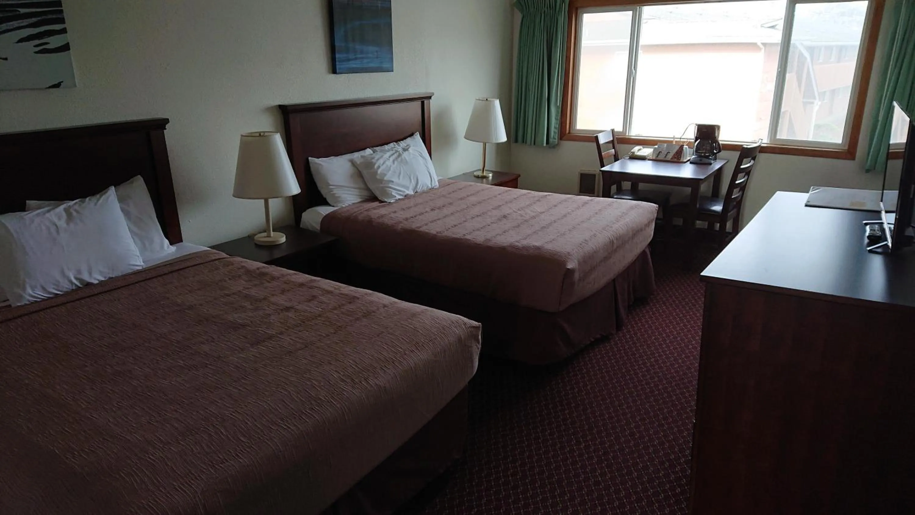 Photo of the whole room, Bed in Silver Sands