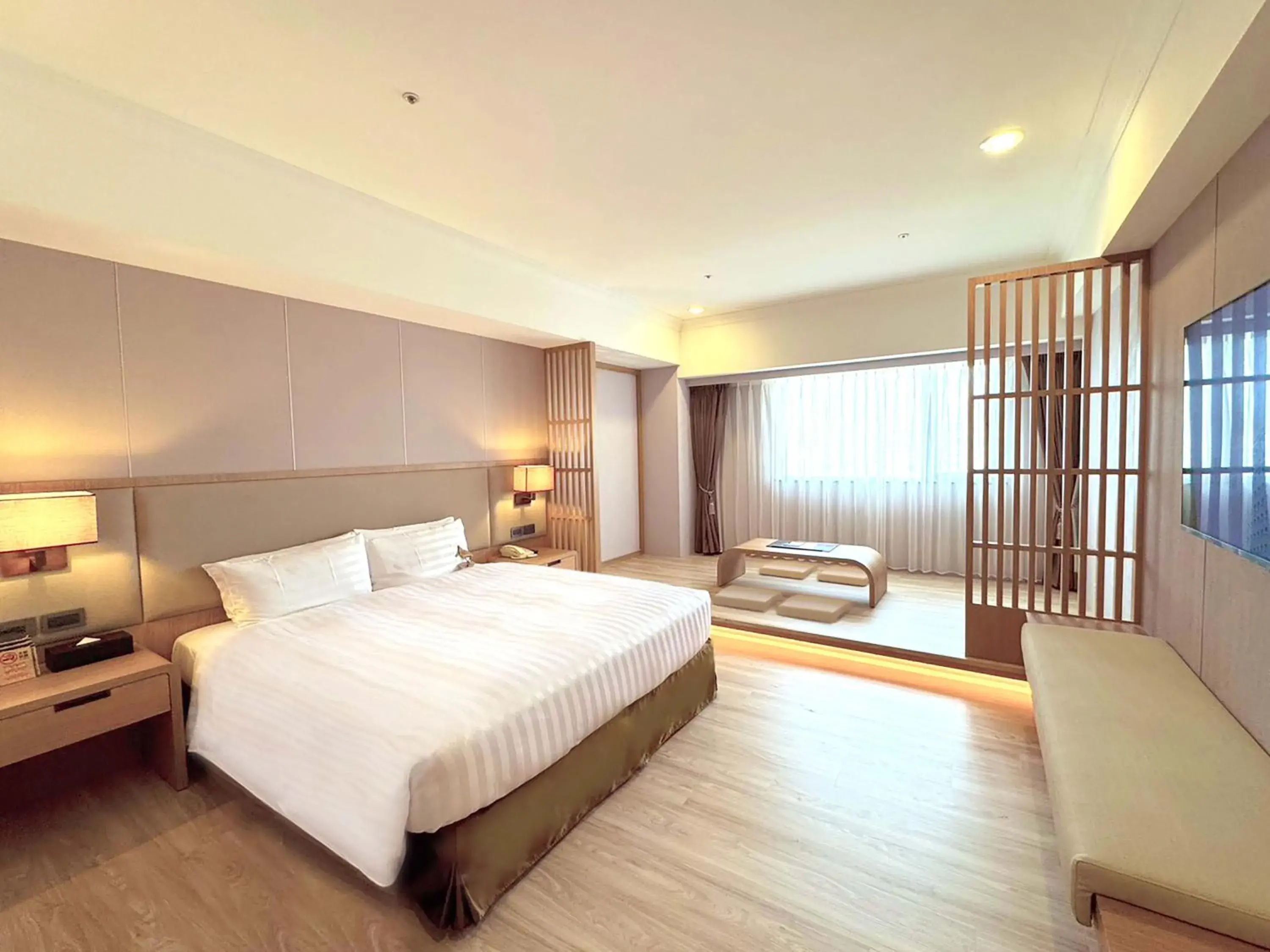 Photo of the whole room, Bed in Fushin Hotel - Tainan Photo of the whole room, Bed in Fushin Hotel - Tainan
