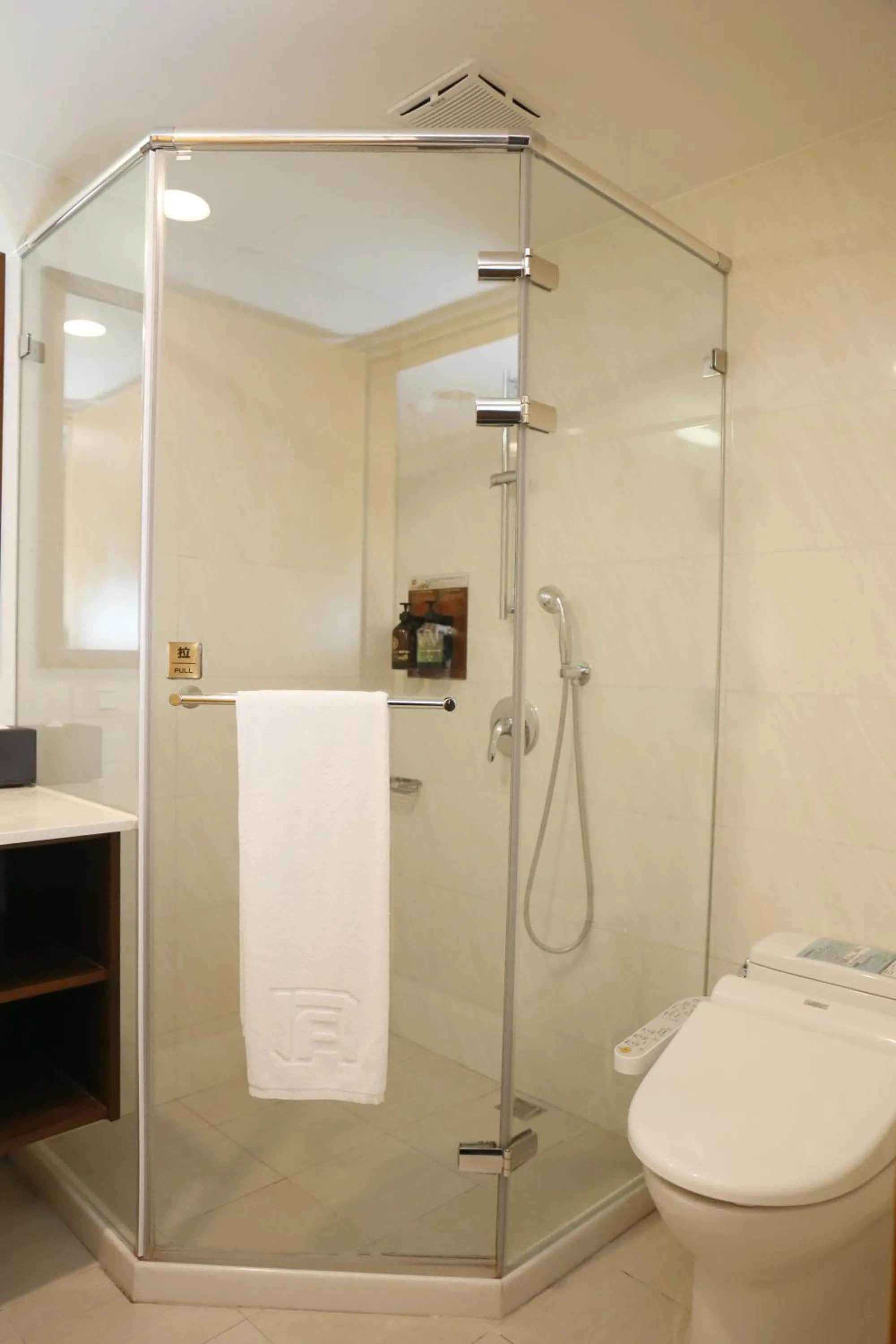 Shower in Fushin Hotel - Tainan