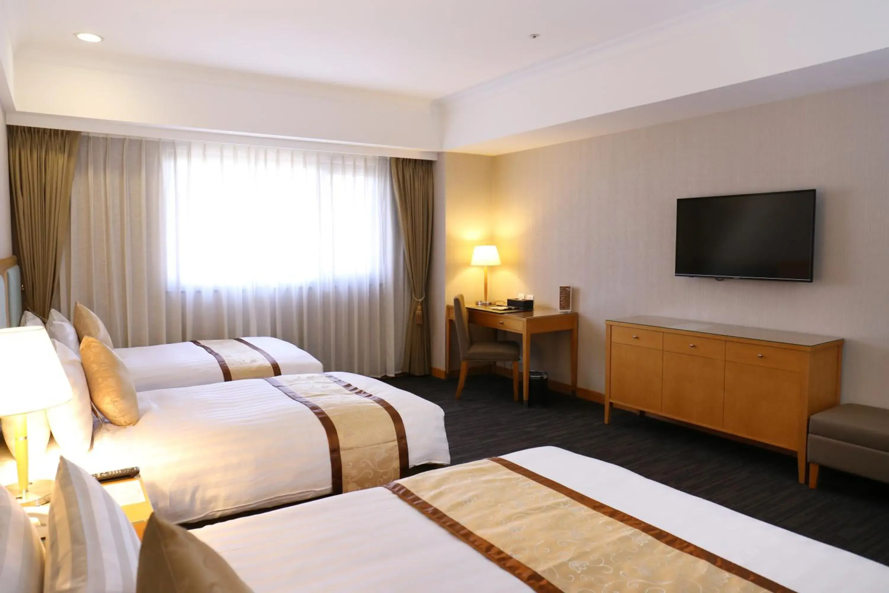 Photo of the whole room, Bed in Fushin Hotel Tainan