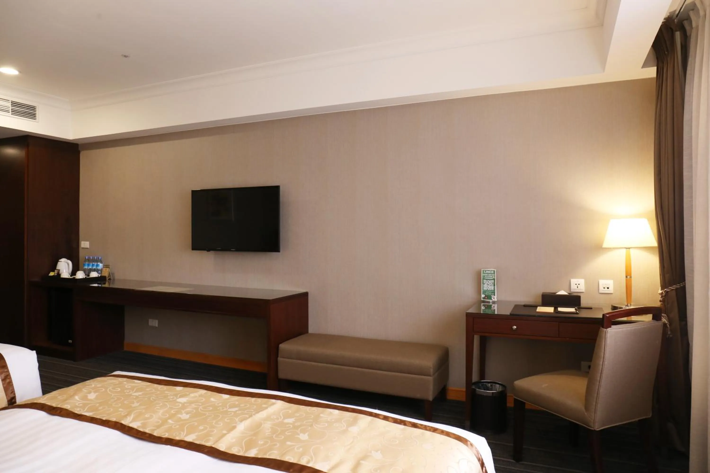 Photo of the whole room, Bed in Fushin Hotel - Tainan