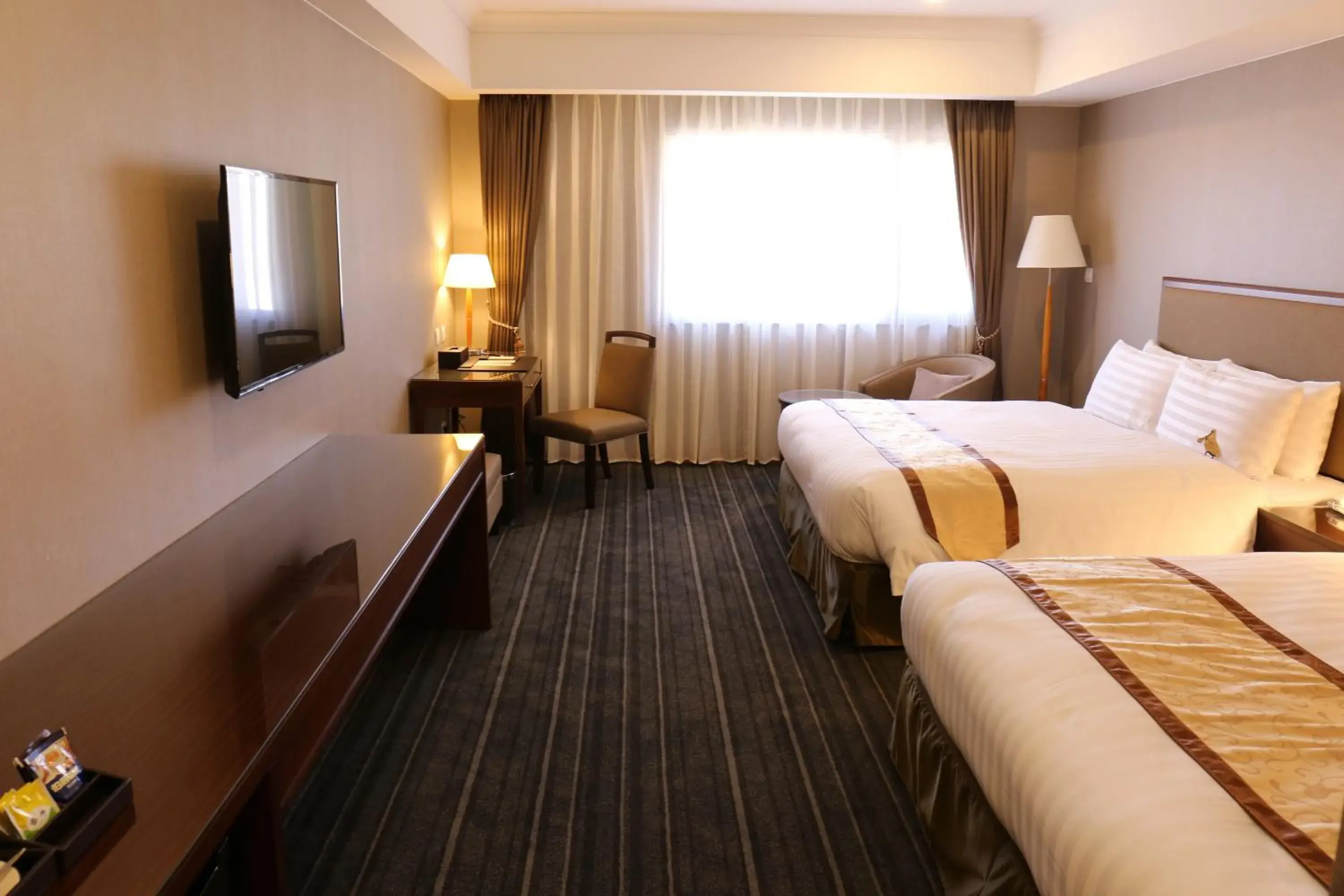 Photo of the whole room, Bed in Fushin Hotel Tainan