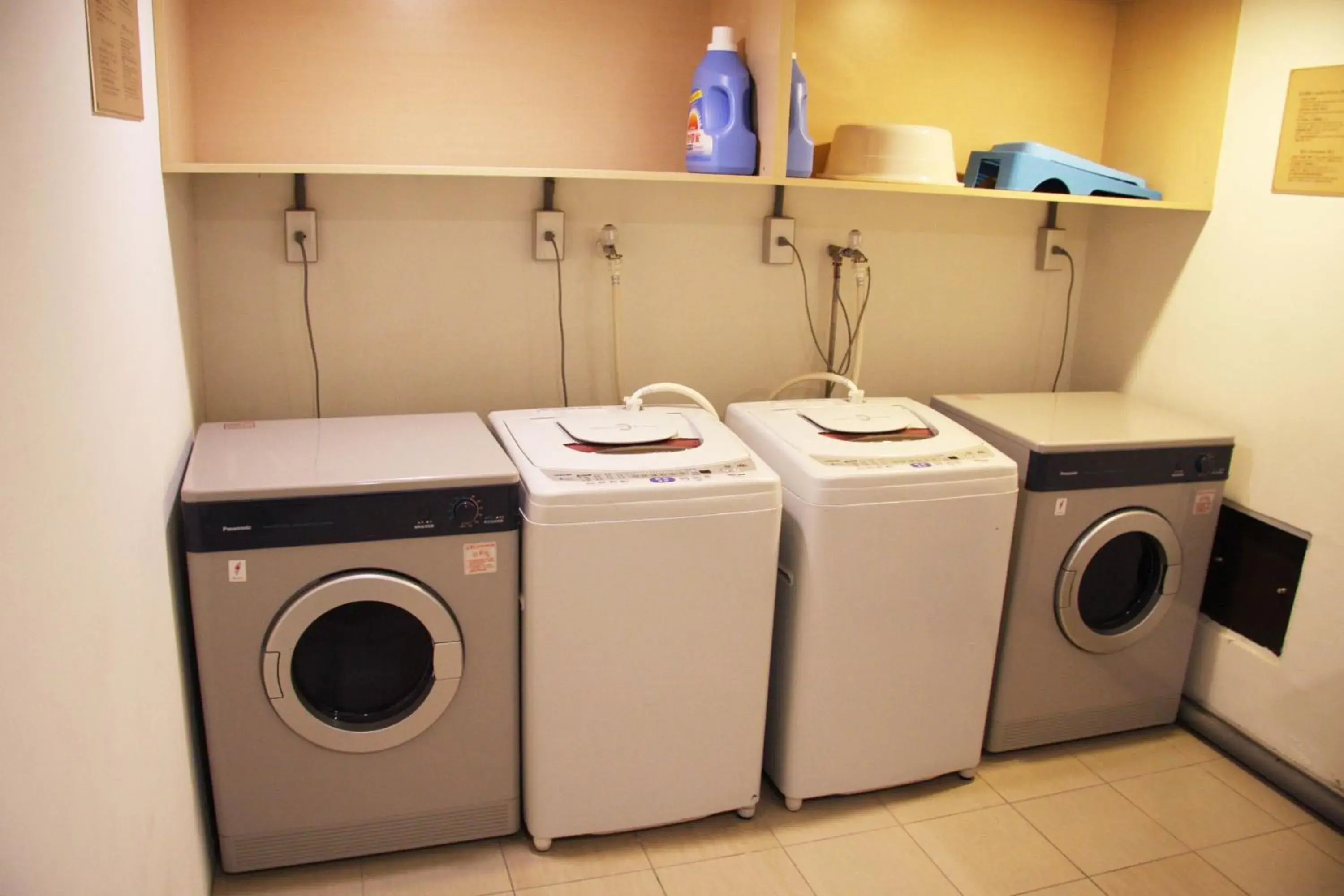 washing machine, Kitchen/Kitchenette in Fushin Hotel Tainan