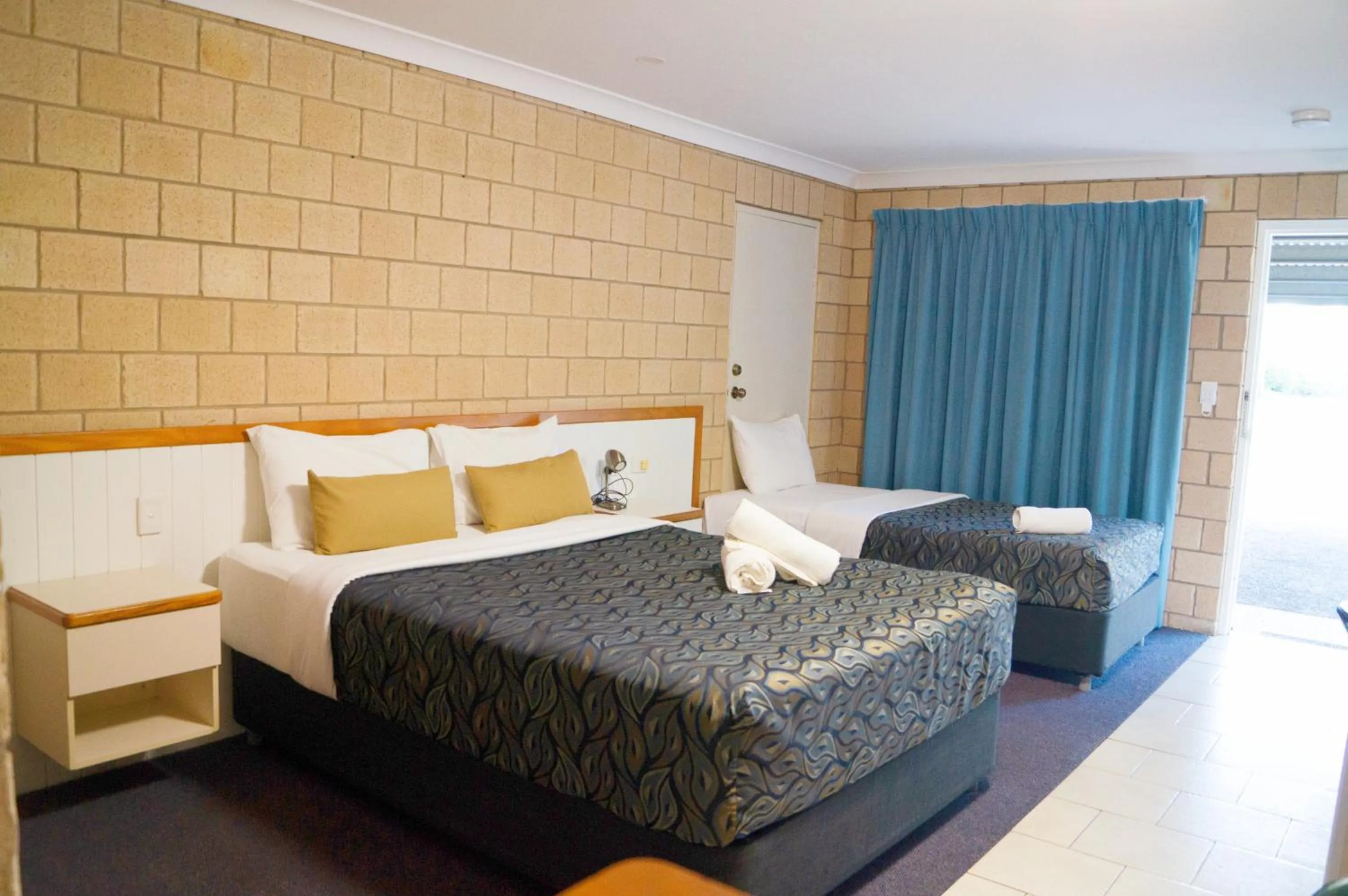 Bed in Jacaranda Country Motel