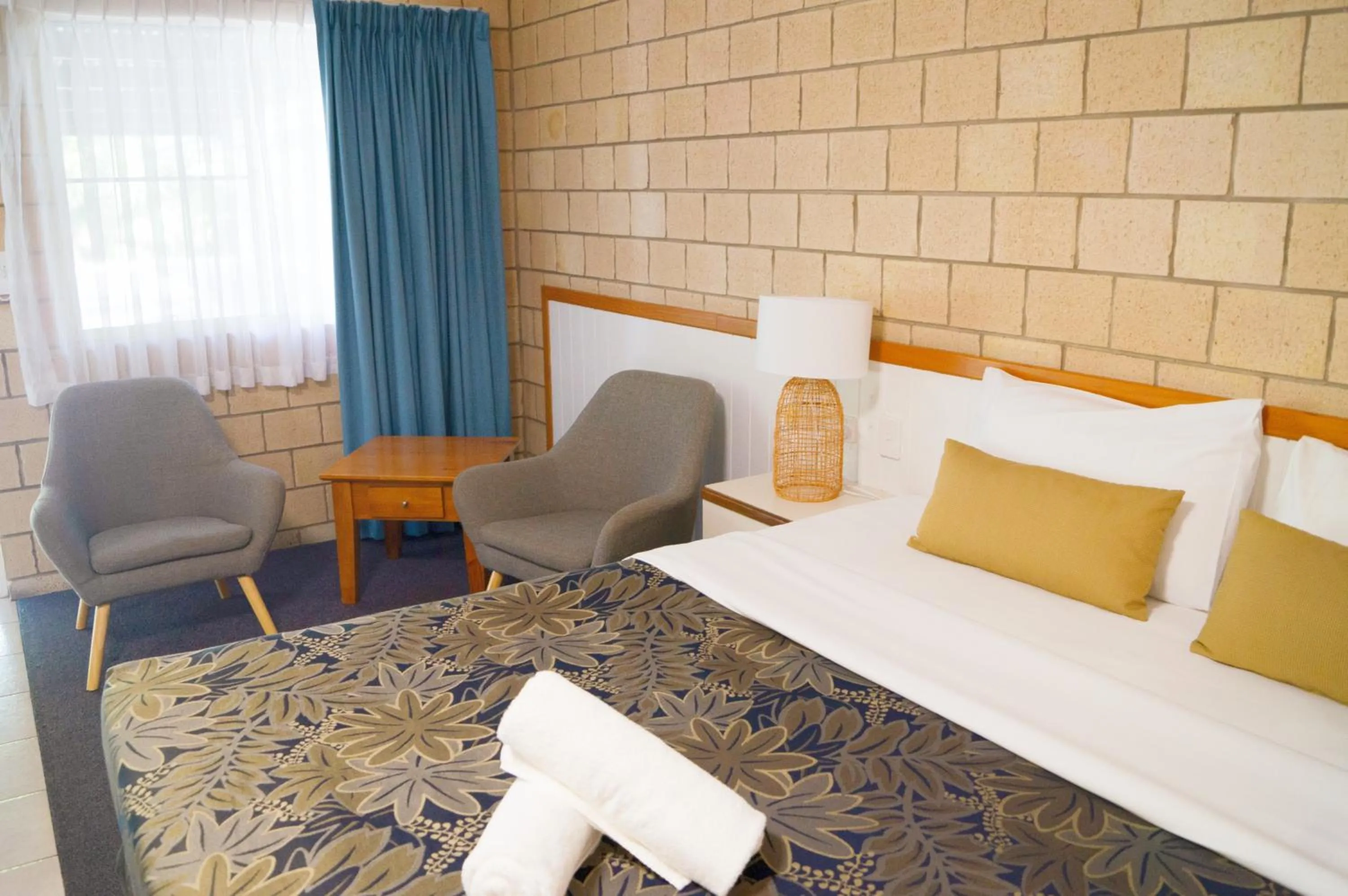 Bed in Jacaranda Country Motel