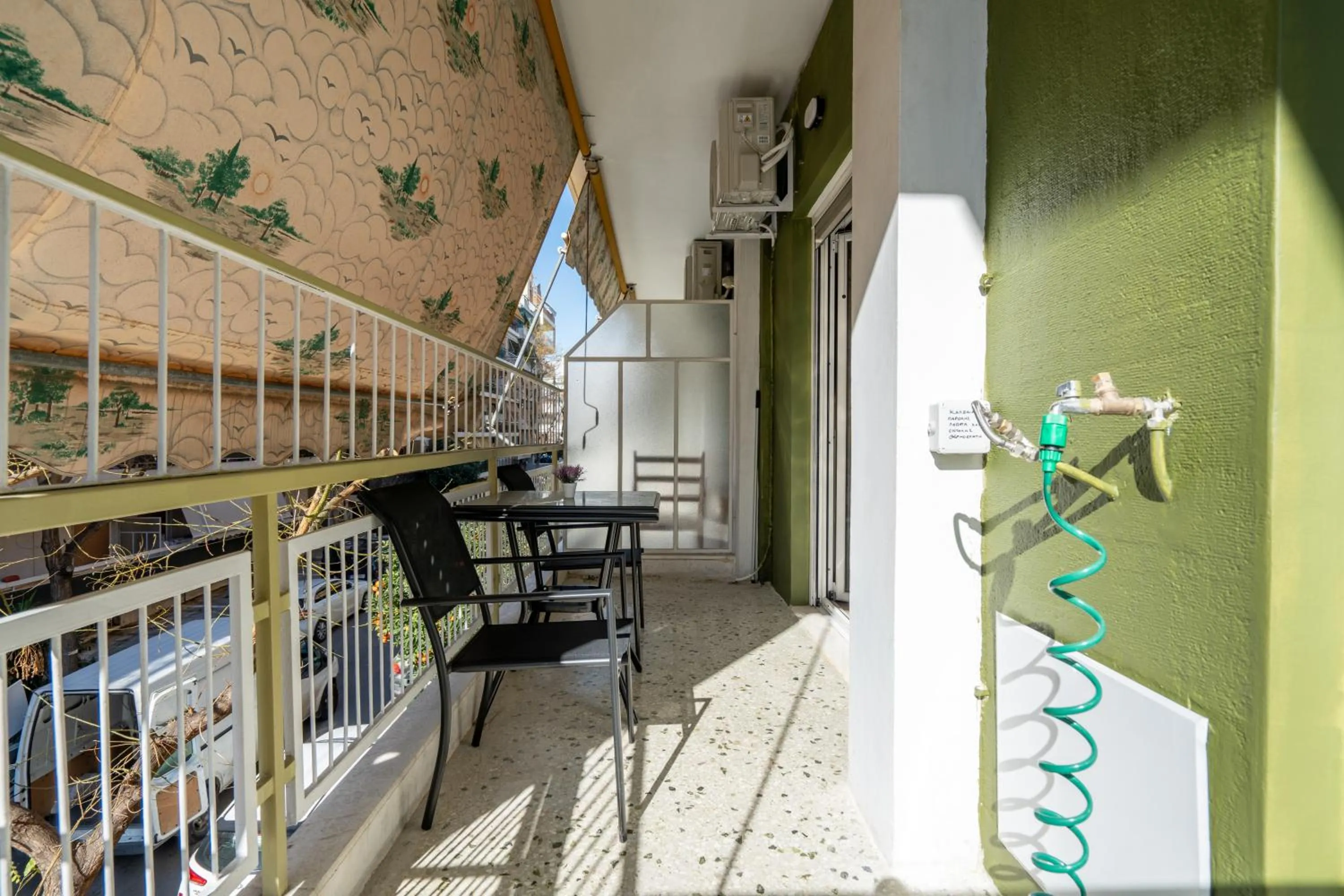 Day in Exclusive and Deluxe Apartment in Athens City