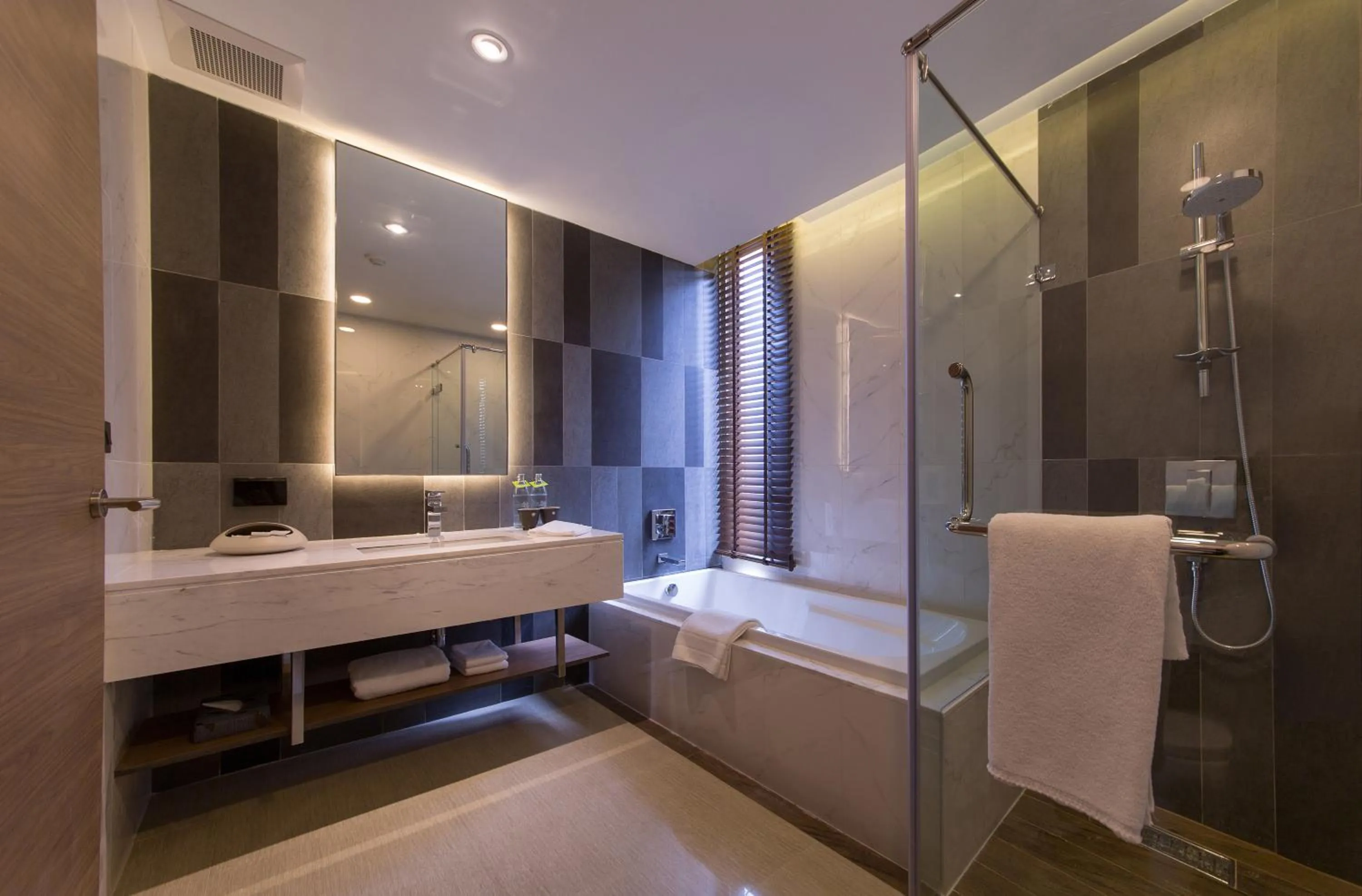 Shower in LiT BANGKOK Residence