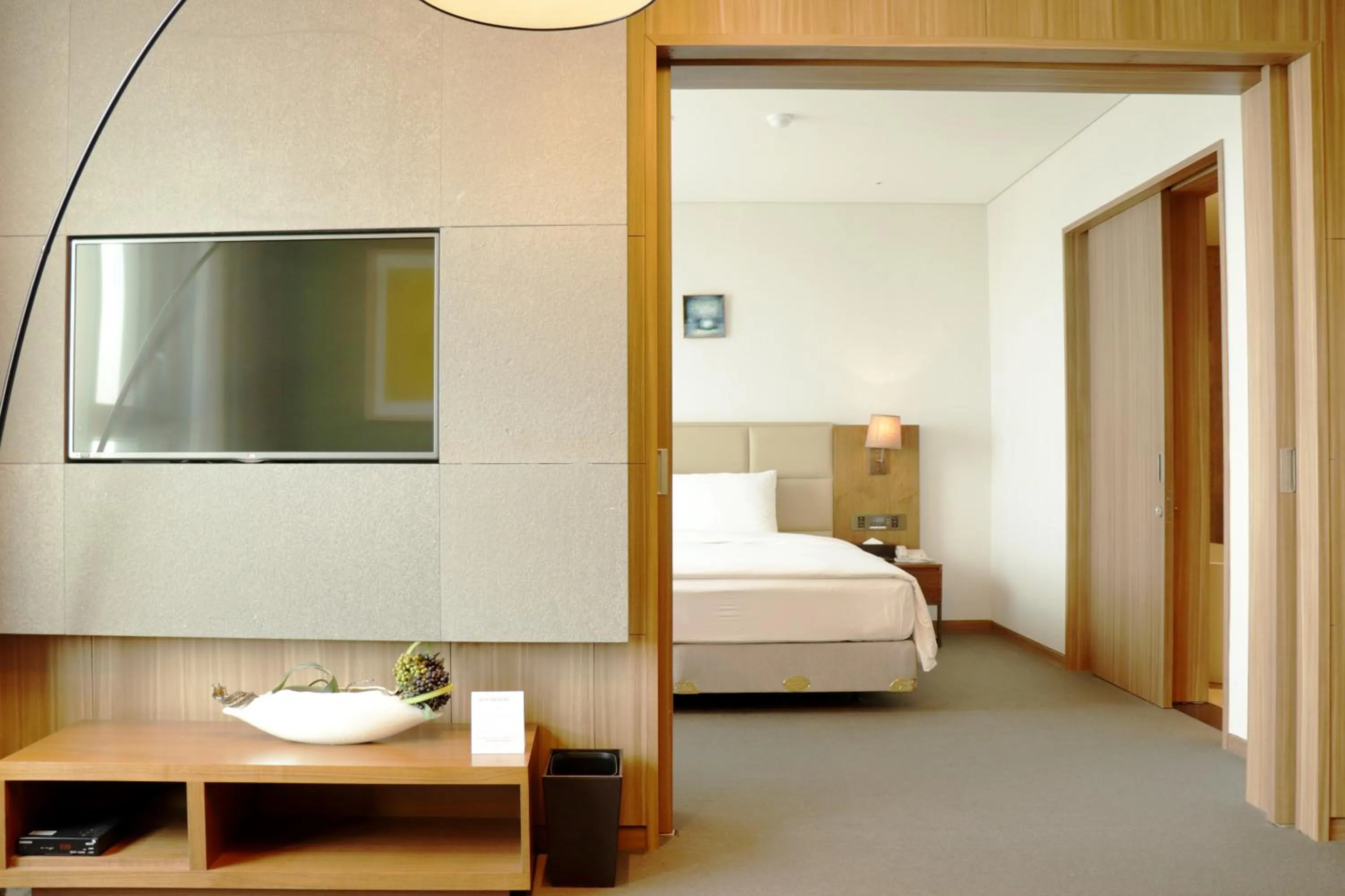 Communal lounge/ TV room, Bed in Grabel Hotel Jeju