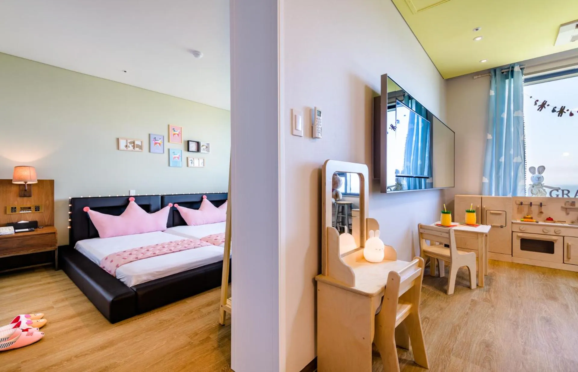 Patio, Bed in Grabel Hotel Jeju