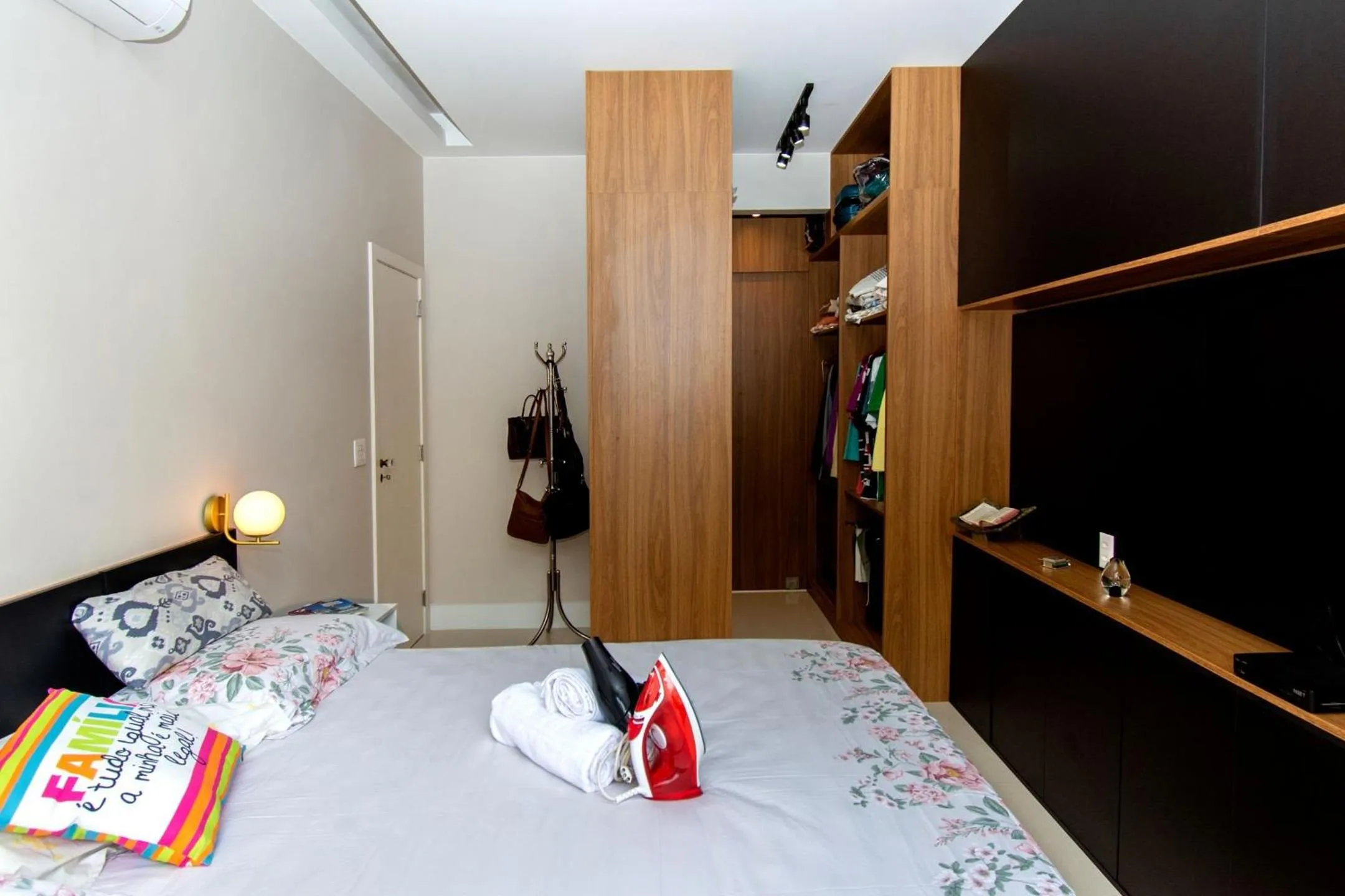 Photo of the whole room, Bed in Garota de Ipanema - Luxo e Praia