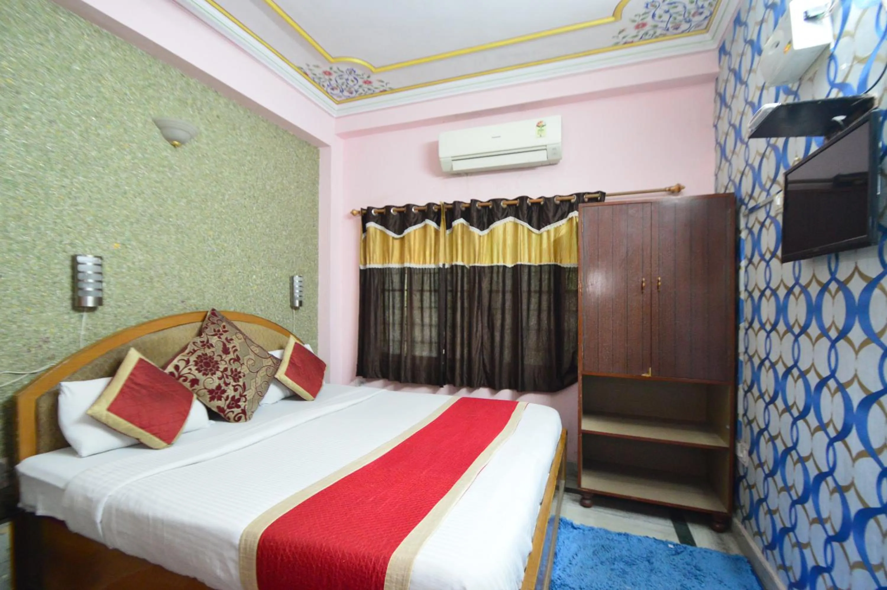 Property building, Bed in HOTEL JAI MAA PALACE