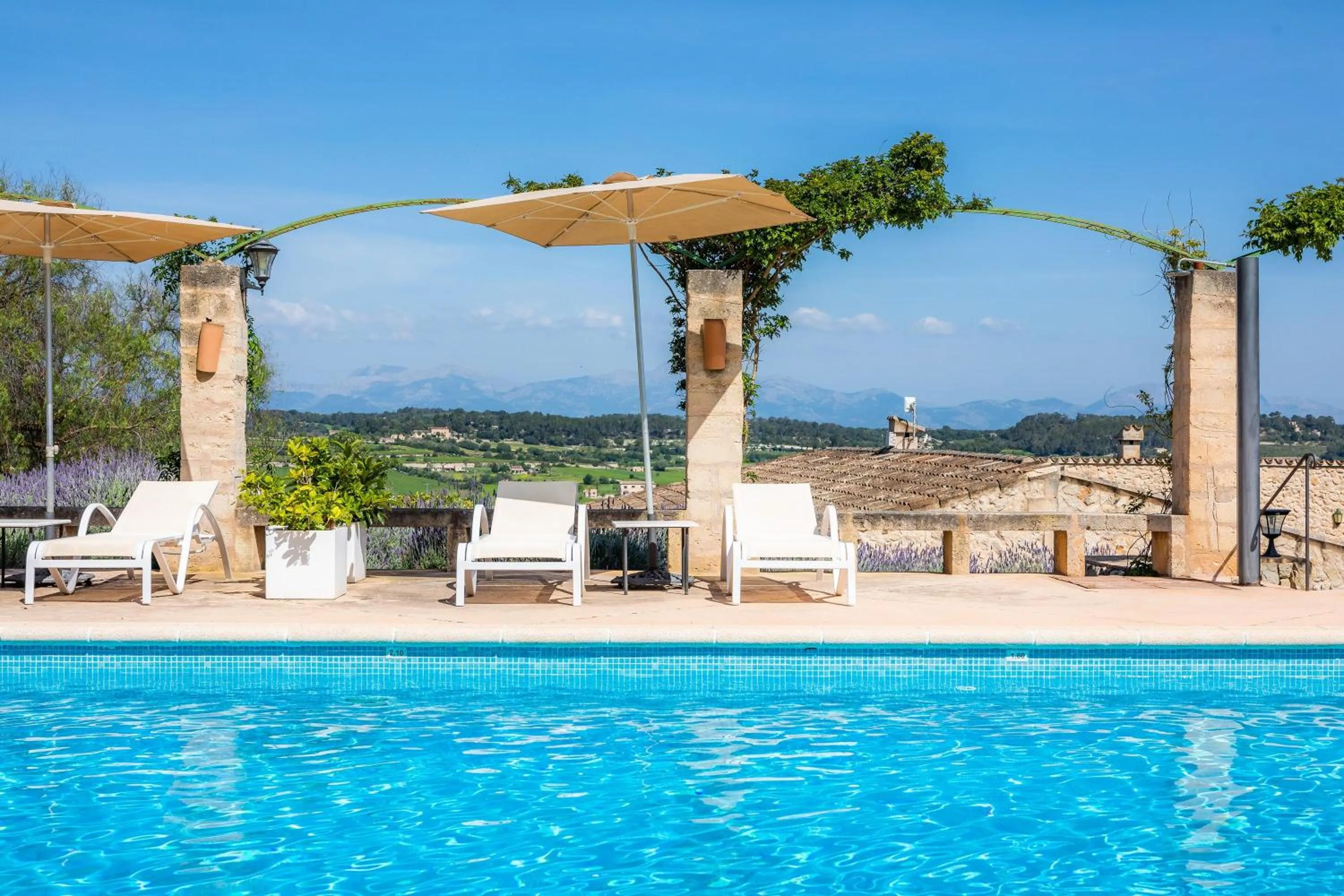 Property building, Swimming Pool in Sa Rota den Palerm Two Bedrooms