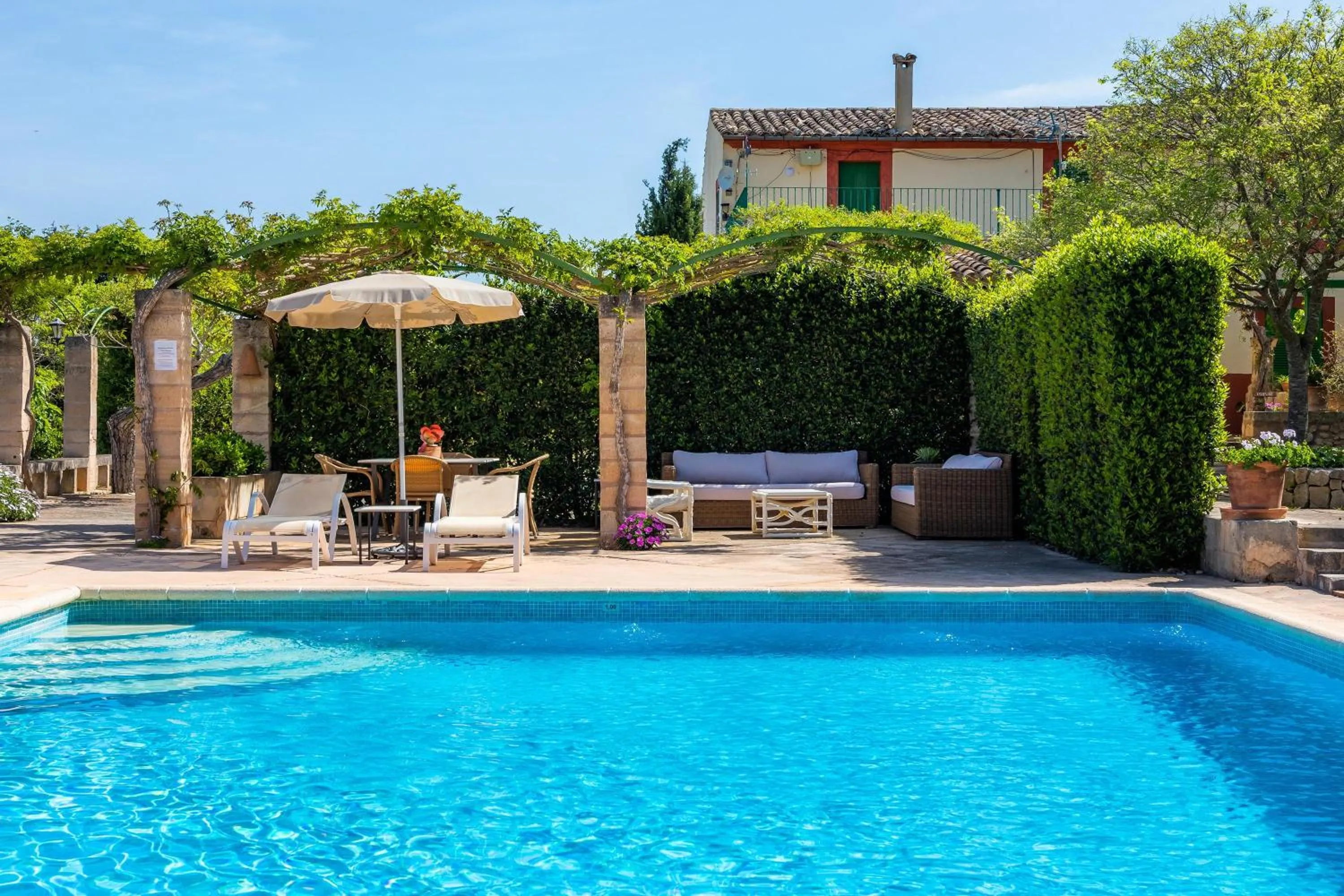 Property building, Swimming Pool in Sa Rota den Palerm Two Bedrooms