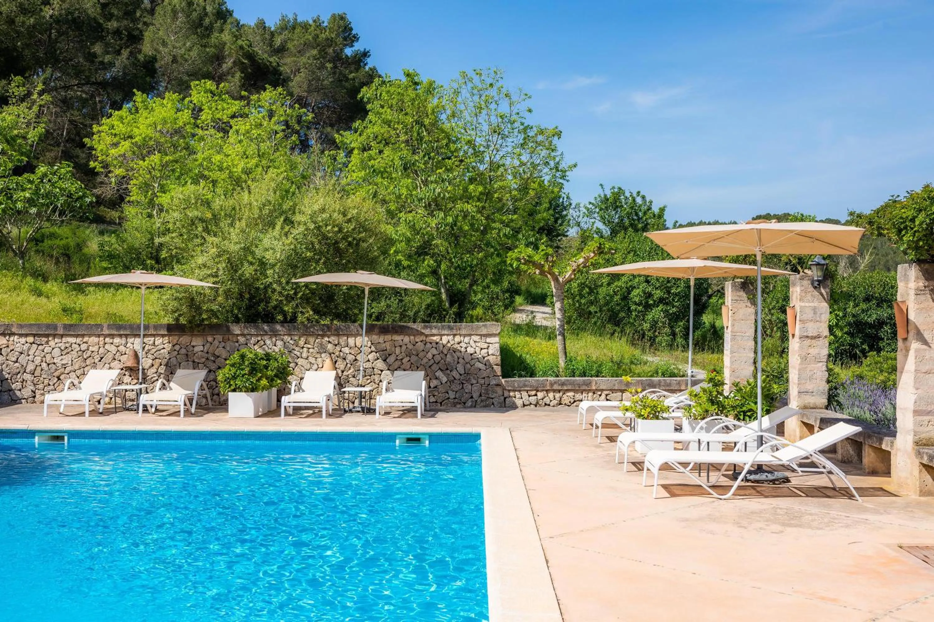 Property building, Swimming Pool in Sa Rota den Palerm Two Bedrooms