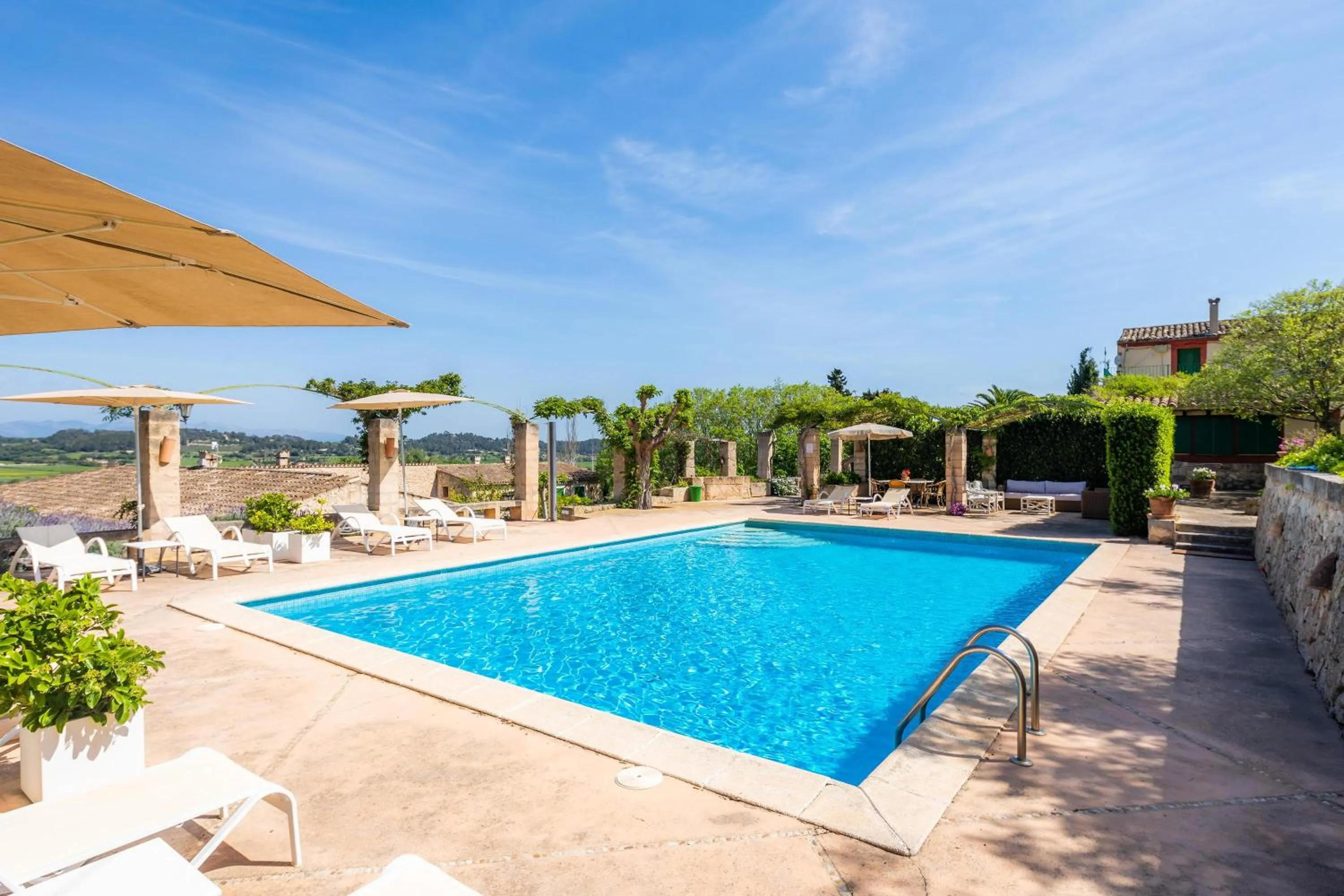 Property building, Swimming Pool in Sa Rota den Palerm Two Bedrooms