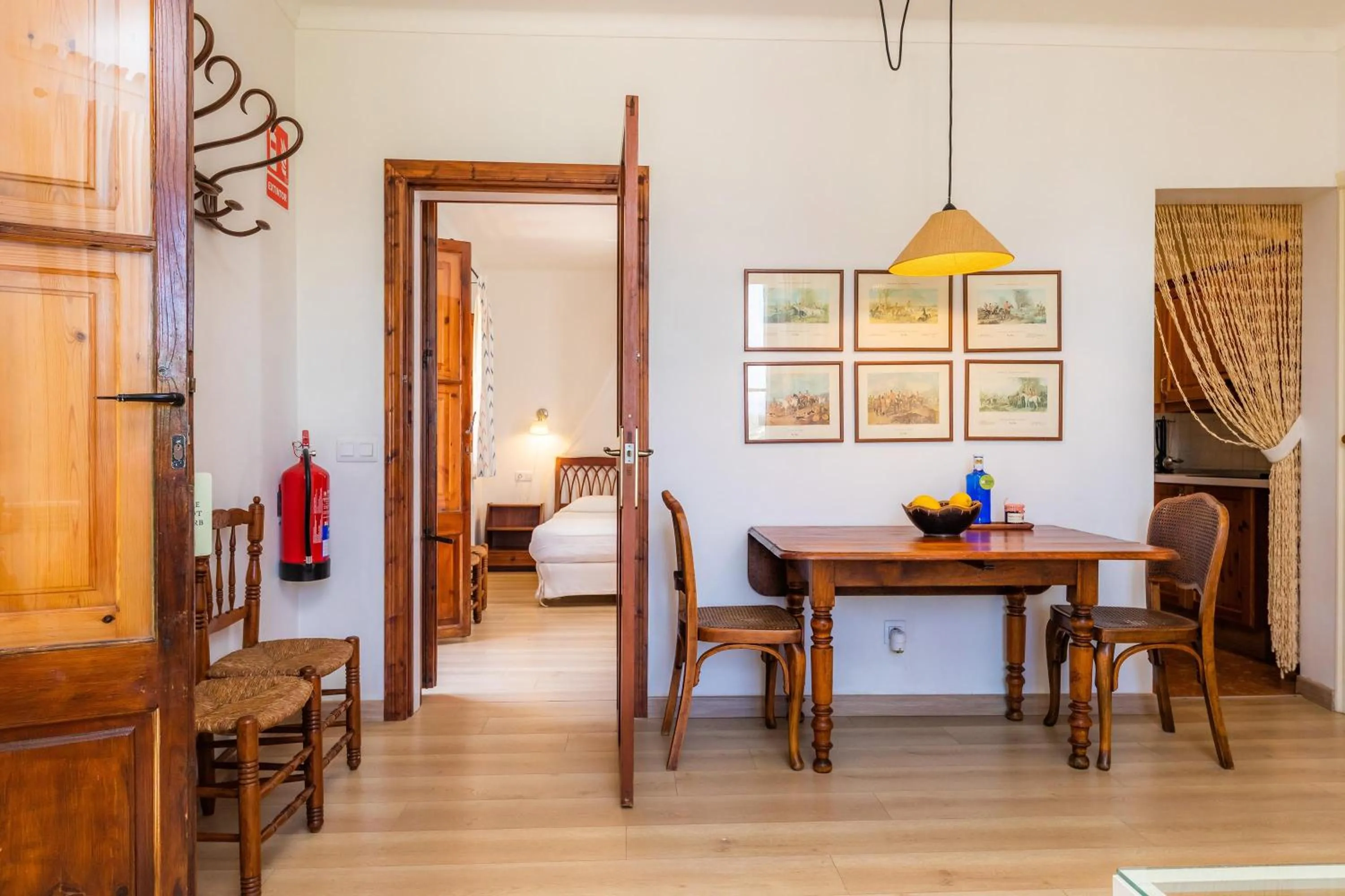 Living room, Dining Area in Sa Rota den Palerm Two Bedrooms