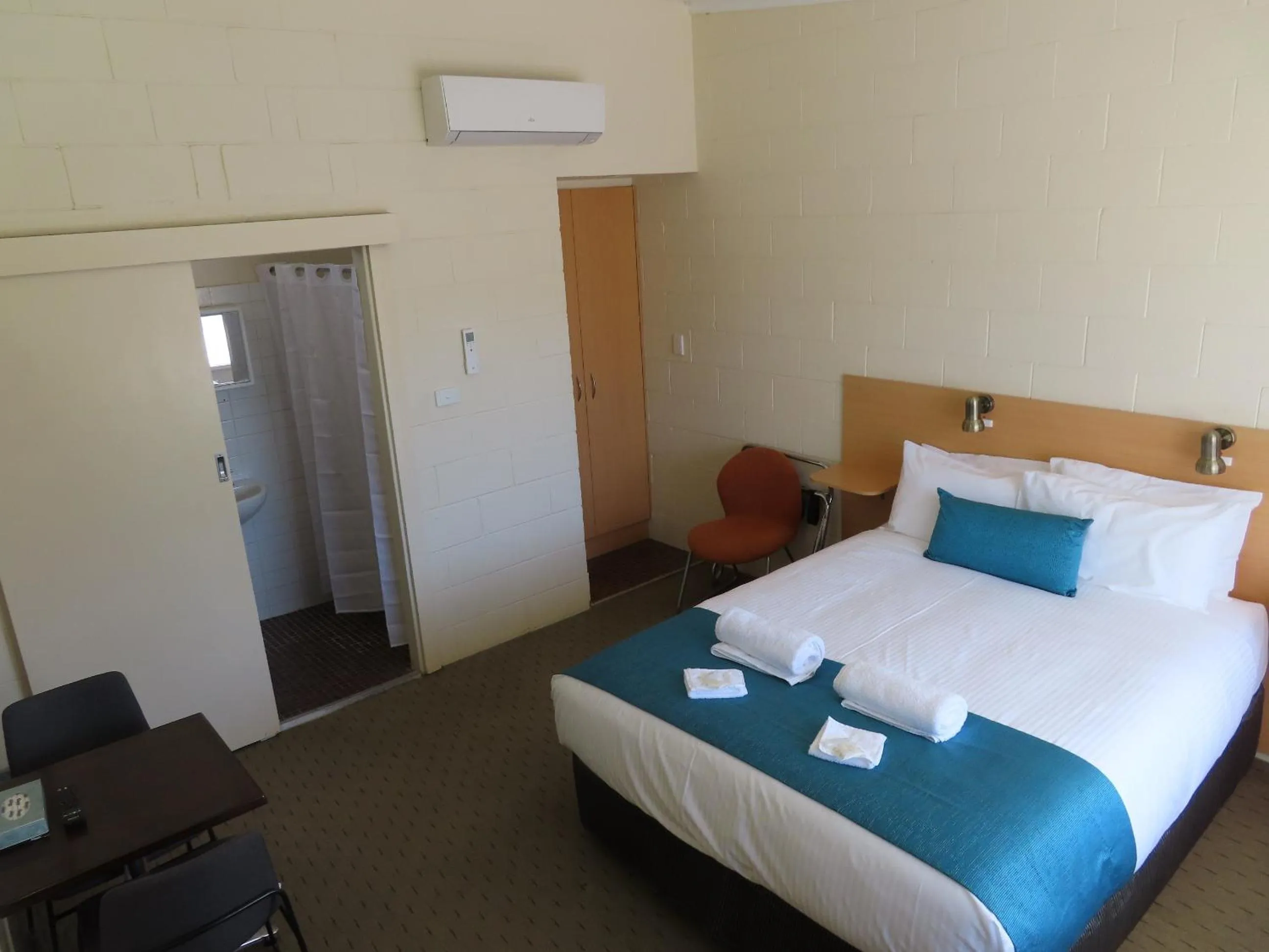 Bed in East West Motel Ceduna