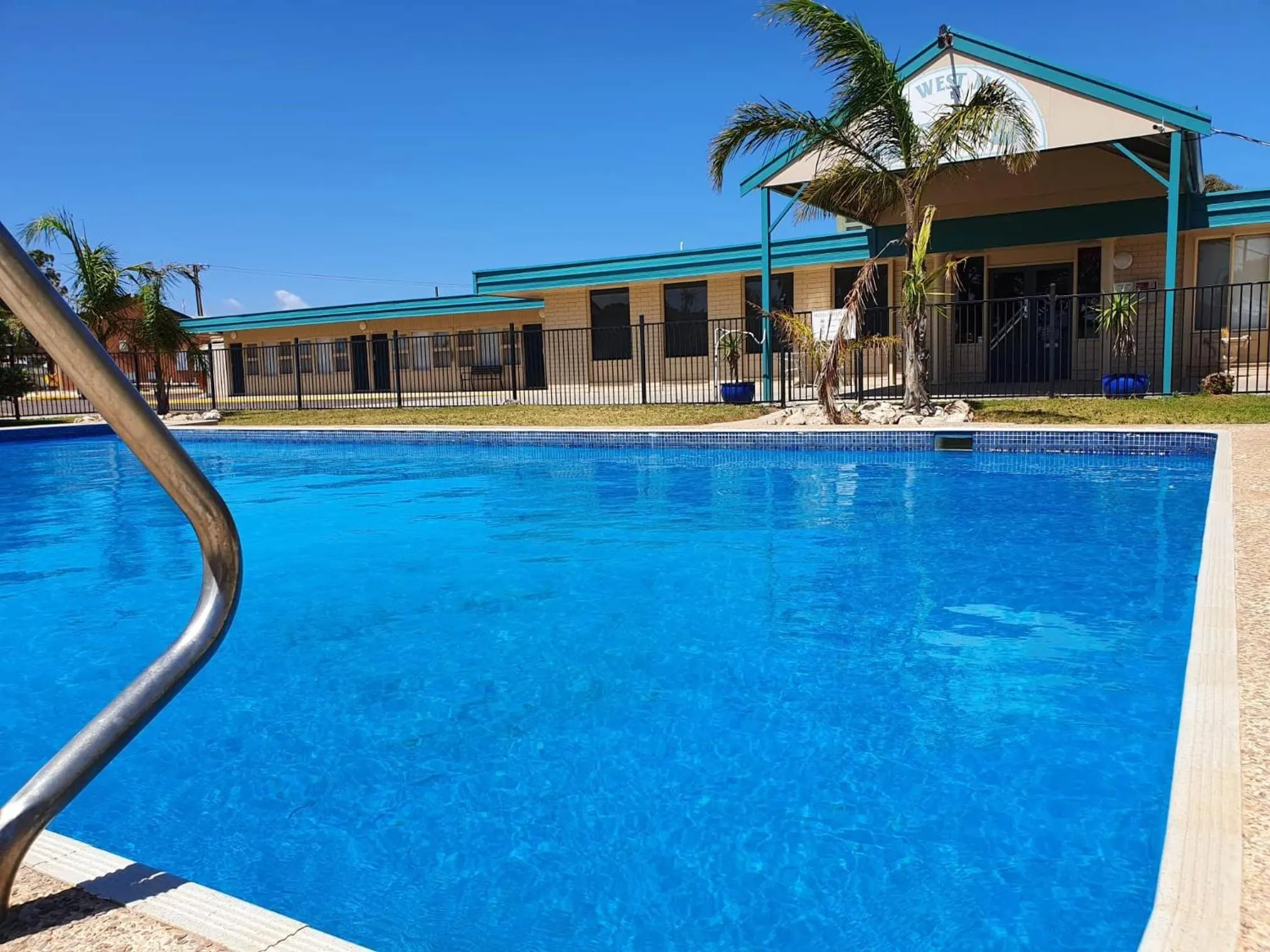 Pool view in East West Motel Ceduna