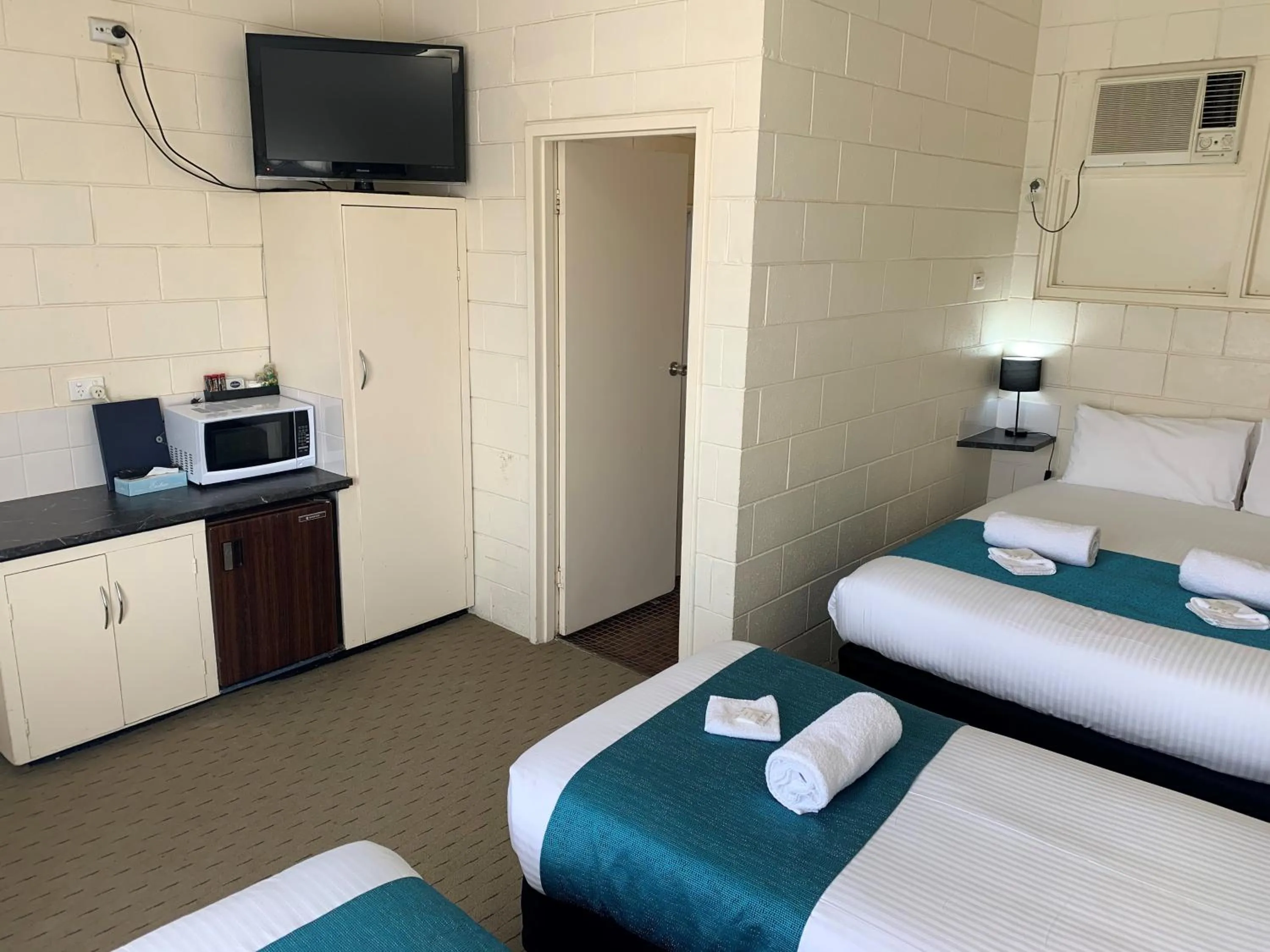 Bed in East West Motel Ceduna