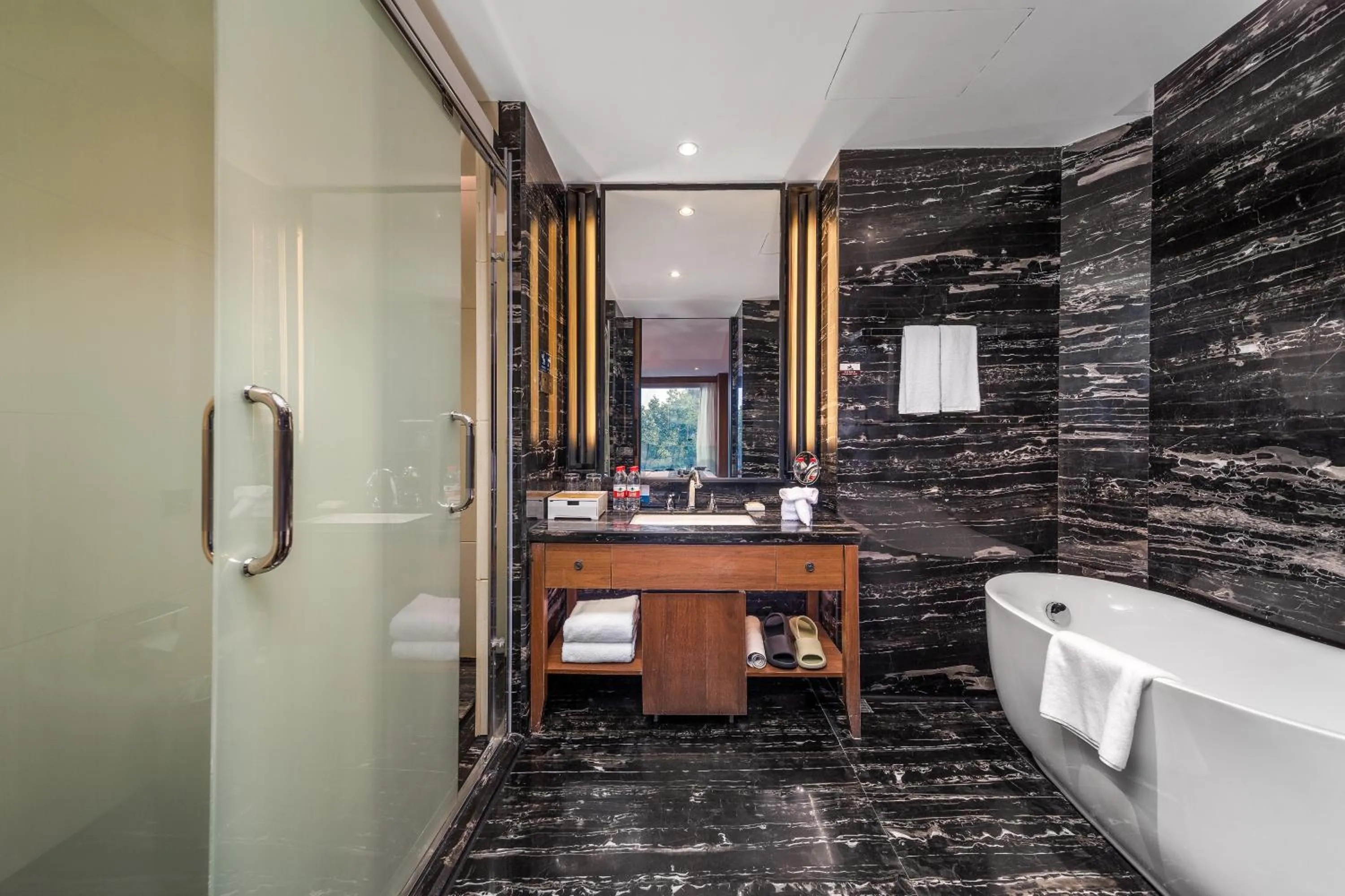 Bathroom in Jolie Vue Boutique Hotel Guilin (near Elephant Trunk Hill)