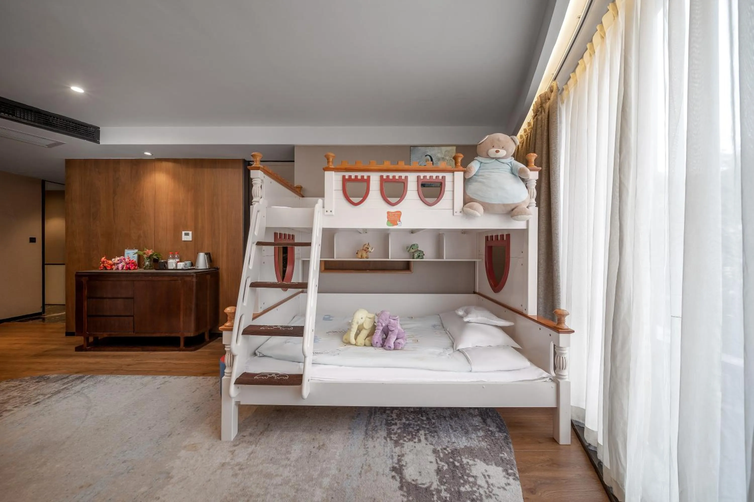 Photo of the whole room in Jolie Vue Boutique Hotel Guilin (near Elephant Trunk Hill)