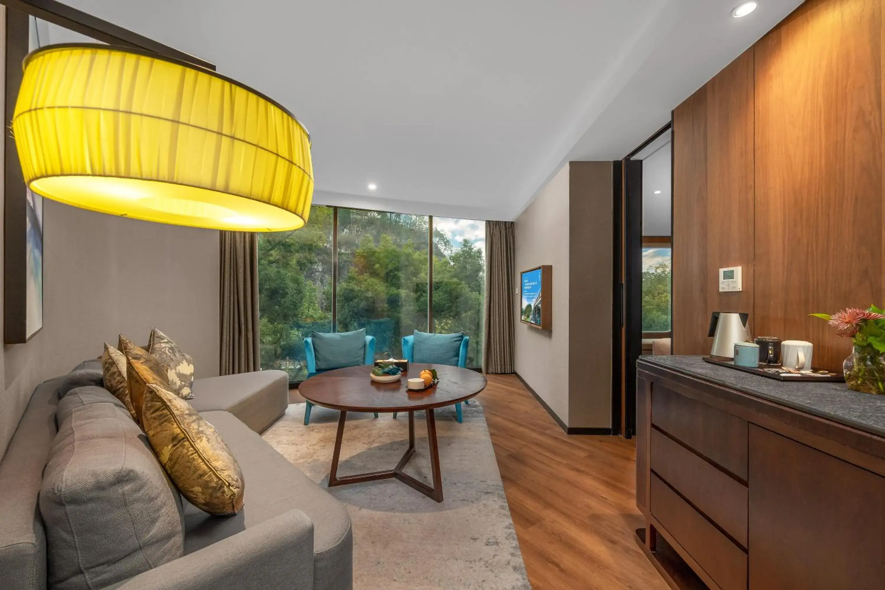 Deluxe Suite in Jolie Vue Boutique Hotel Guilin (near Elephant Trunk Hill) Deluxe Suite in Jolie Vue Boutique Hotel Guilin (near Elephant Trunk Hill)