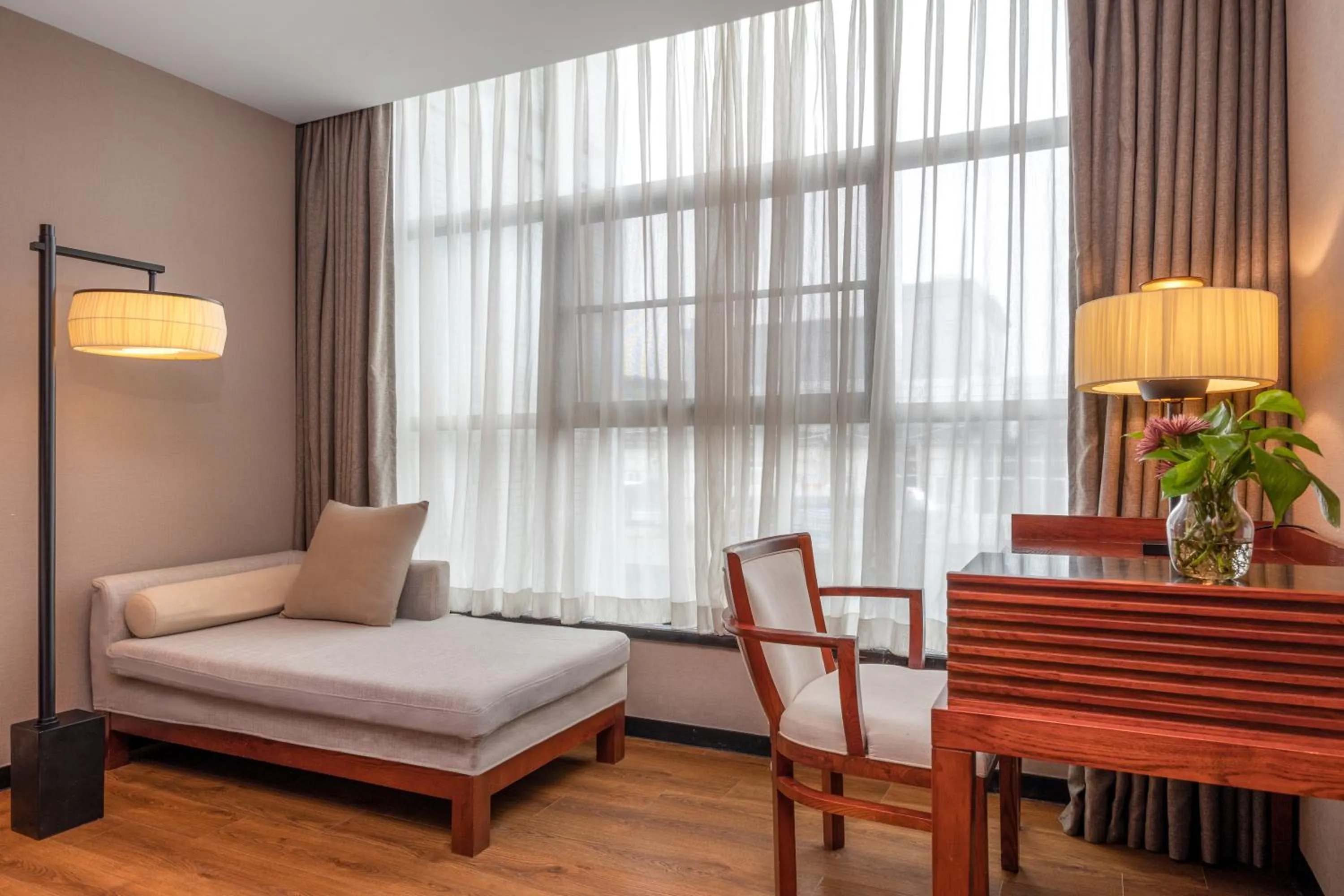 Seating area in Jolie Vue Boutique Hotel Guilin (near Elephant Trunk Hill)