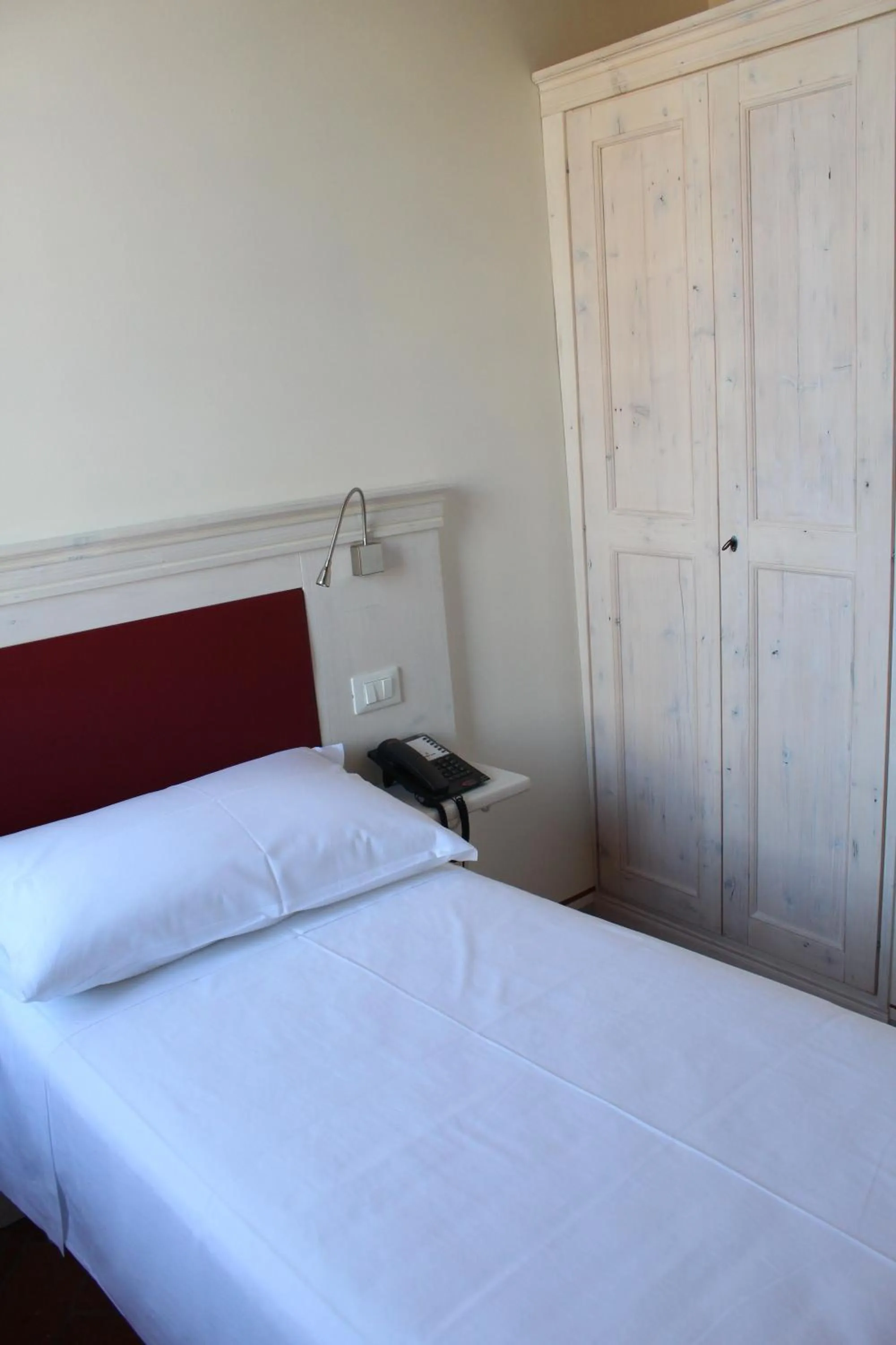 Bed in Hotel Albergo al Sole