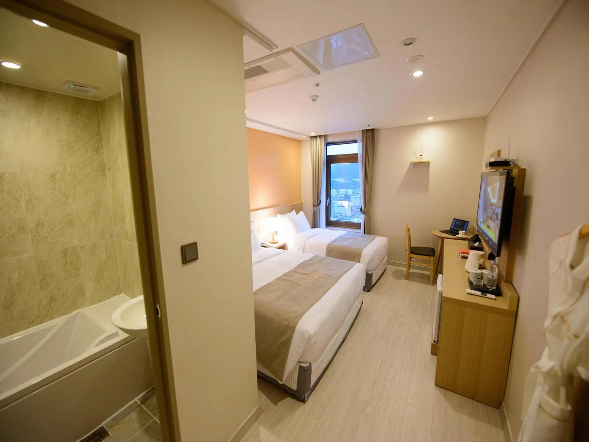 Bedroom, Bed in Haeundae Marianne Hotel