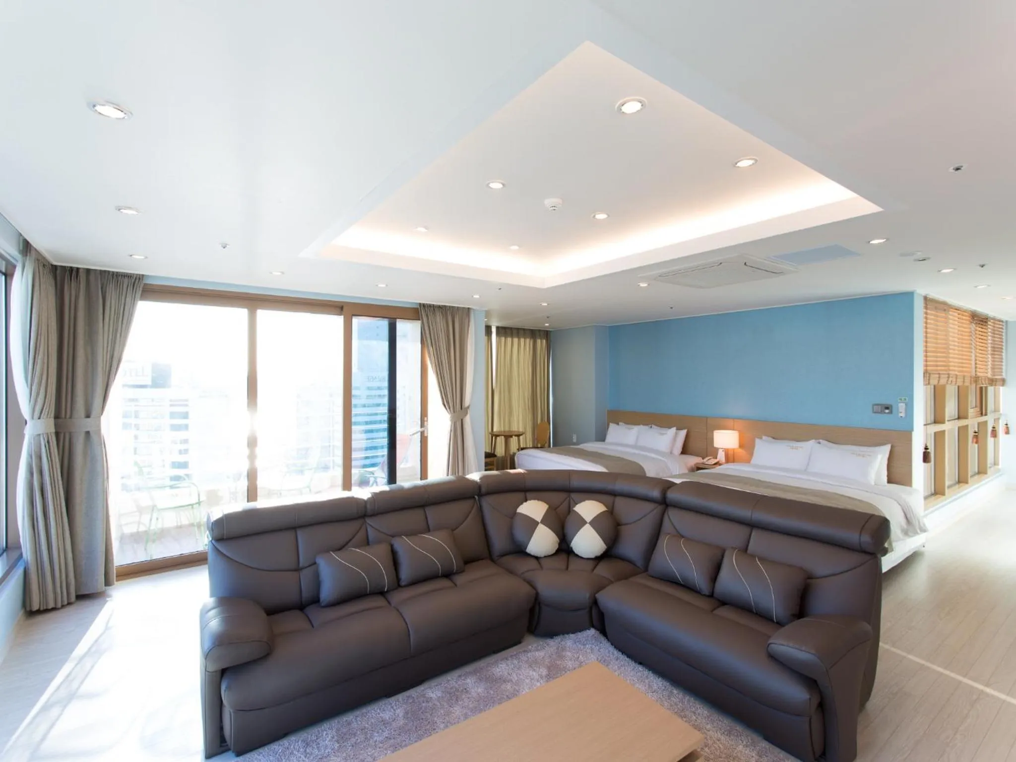 Balcony/Terrace, Bed in Haeundae Marianne Hotel