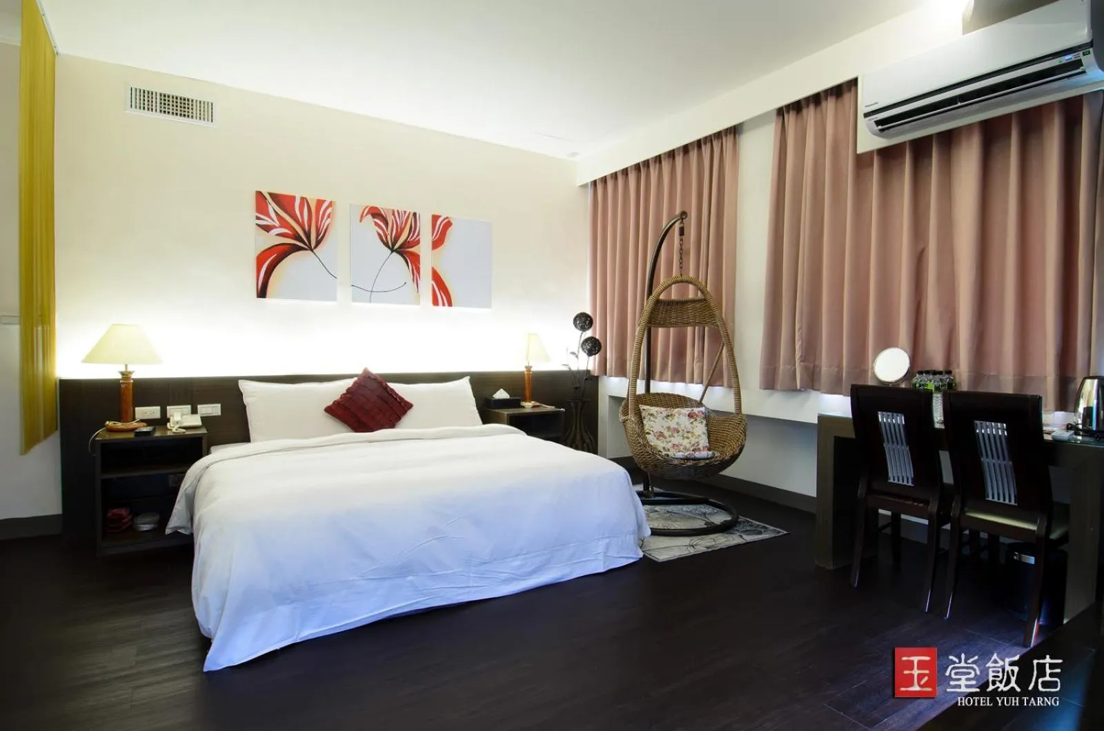 Bed in Yuh-Tarng Hotel