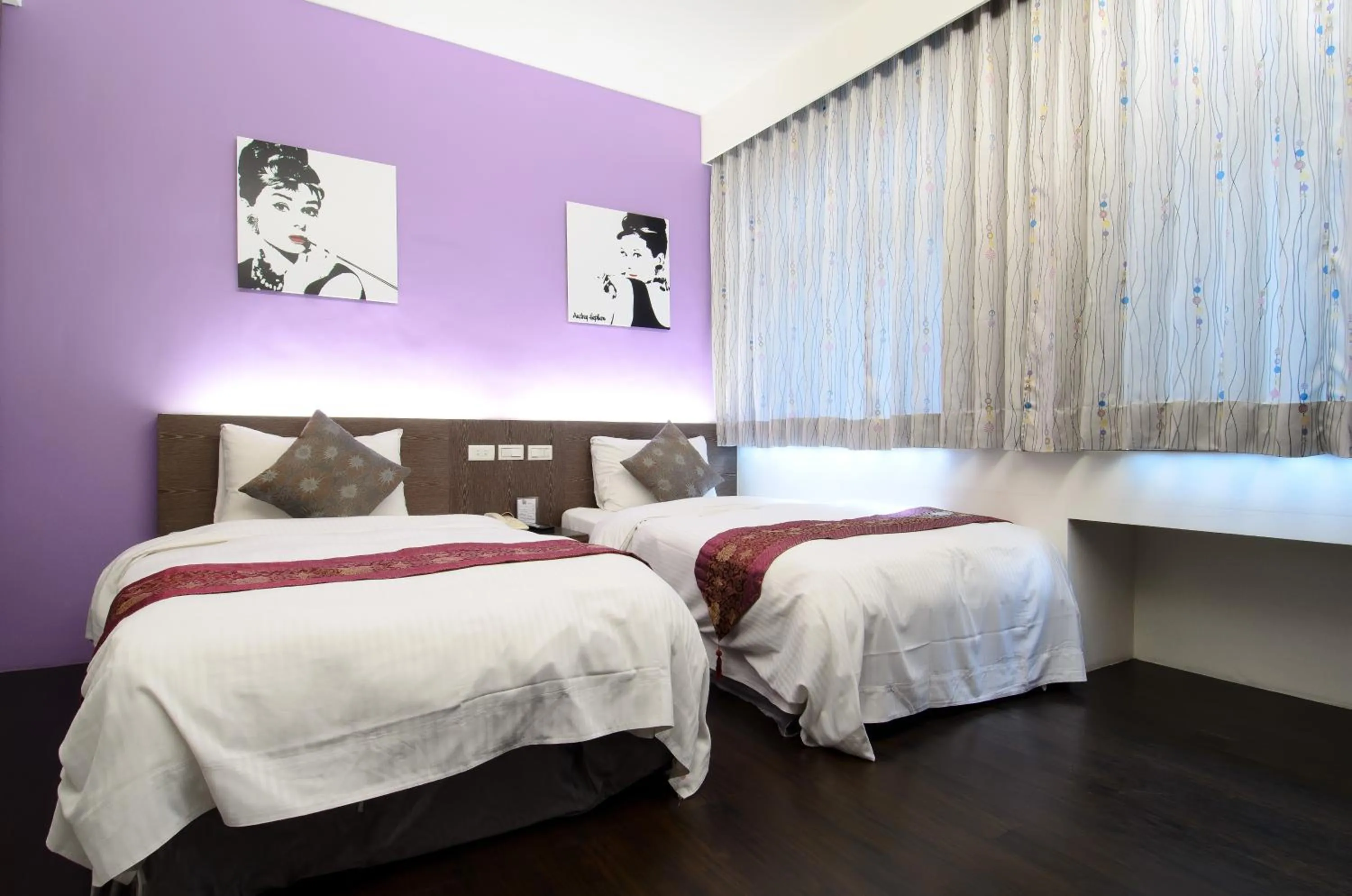 Photo of the whole room, Bed in Yuh-Tarng Hotel