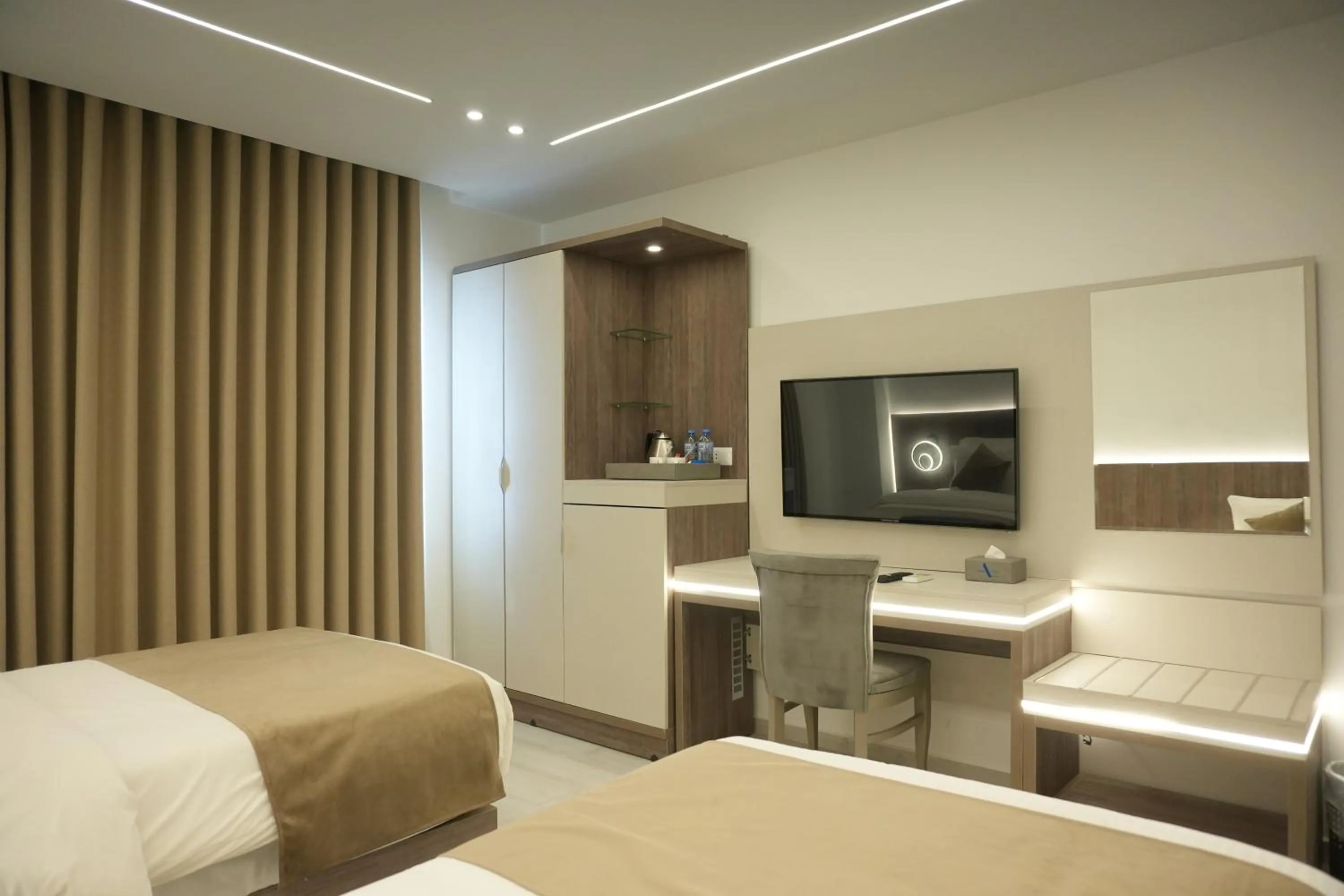 Bed in Arena By Trend