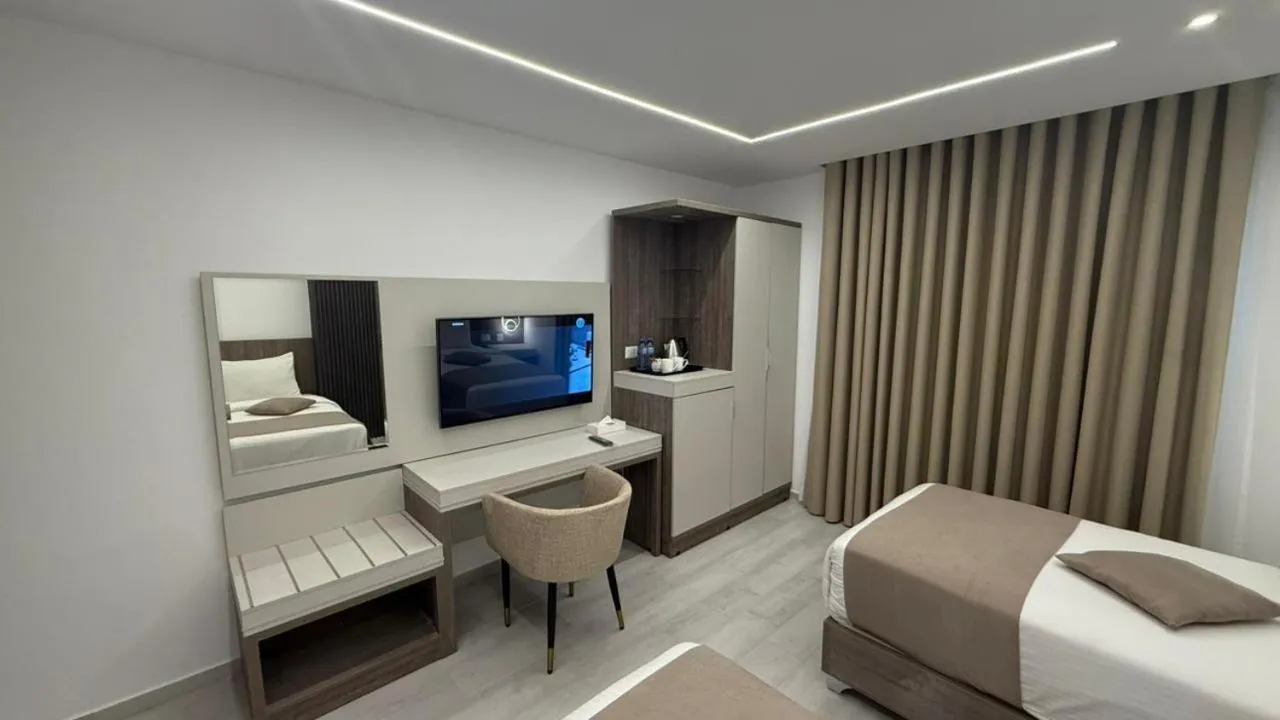 Bed in Arena By Trend