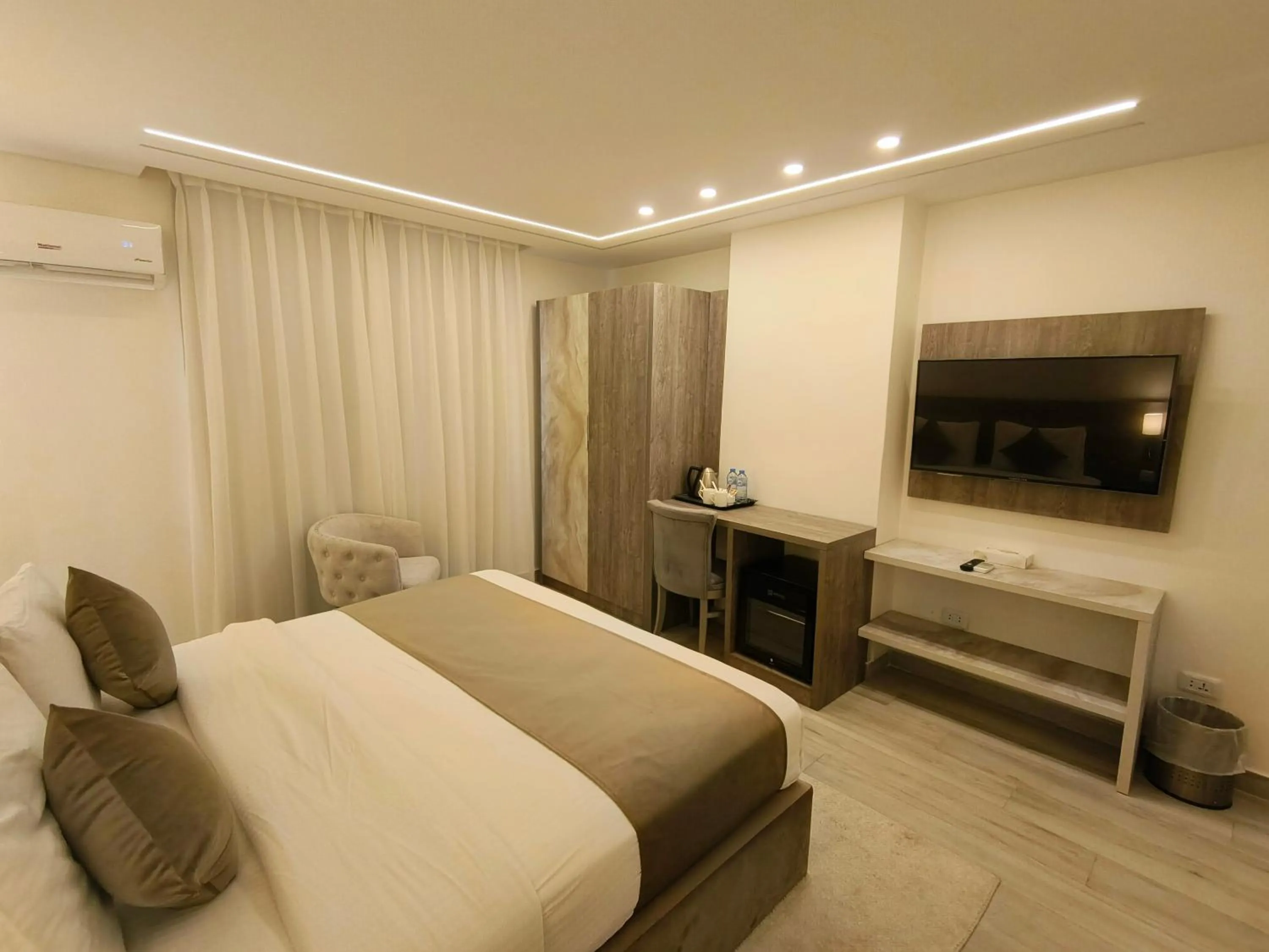 Bed in Arena By Trend