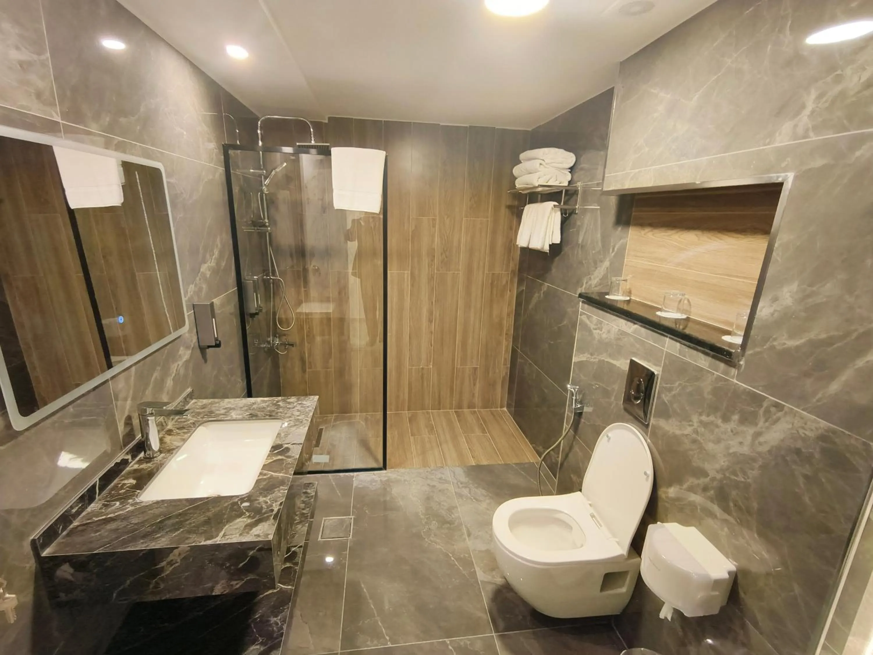 Shower in Arena By Trend