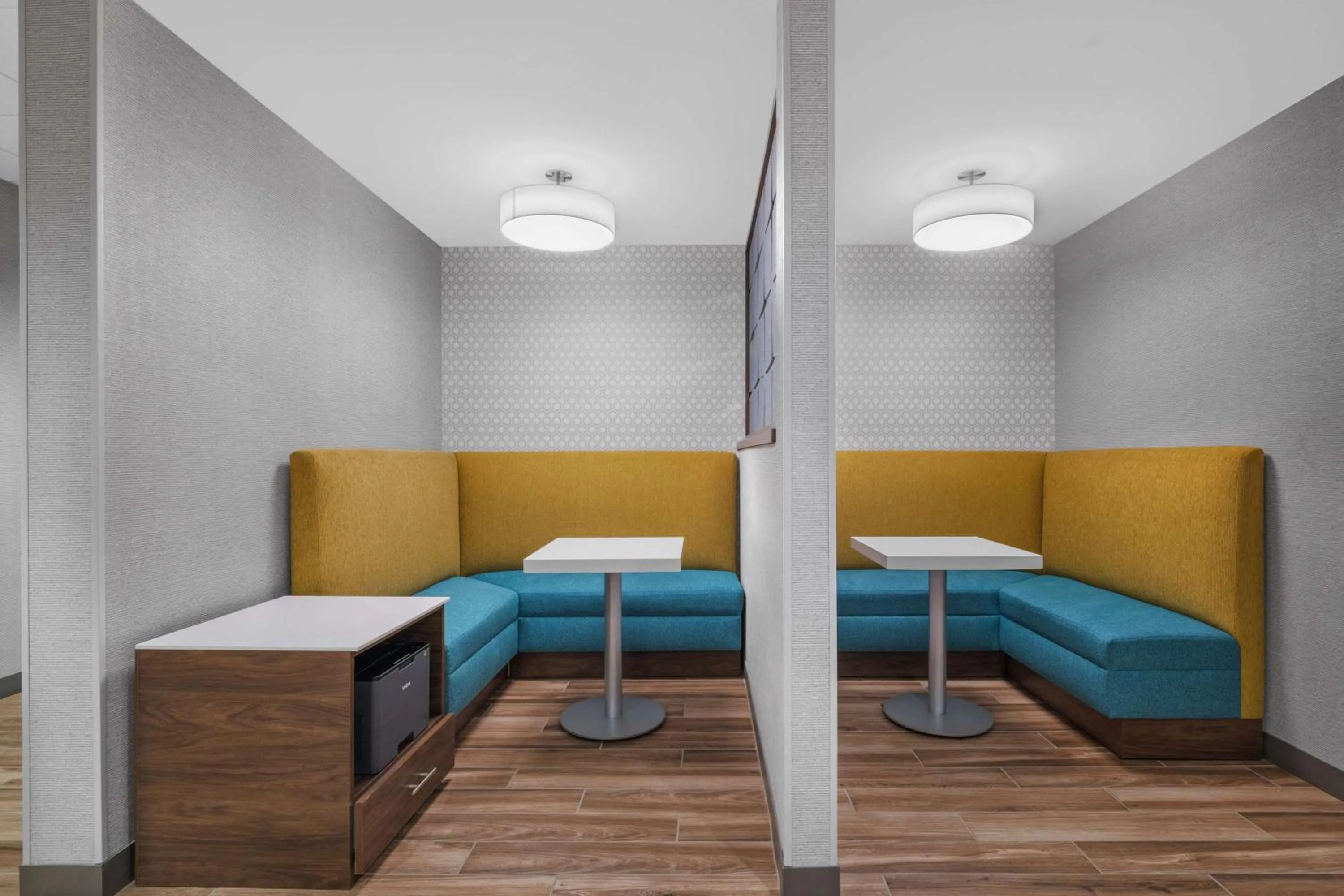 Meeting/conference room in Hampton Inn & Suites Bakersfield Central