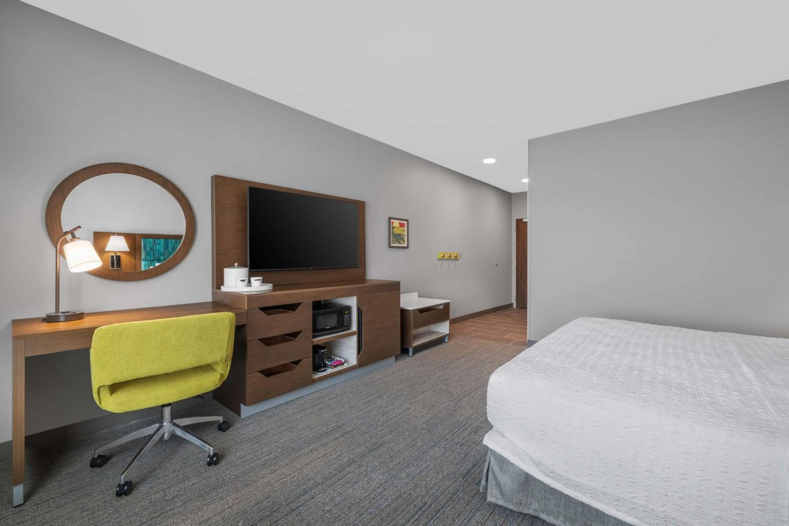 Bedroom, Bed in Hampton Inn & Suites Bakersfield Central