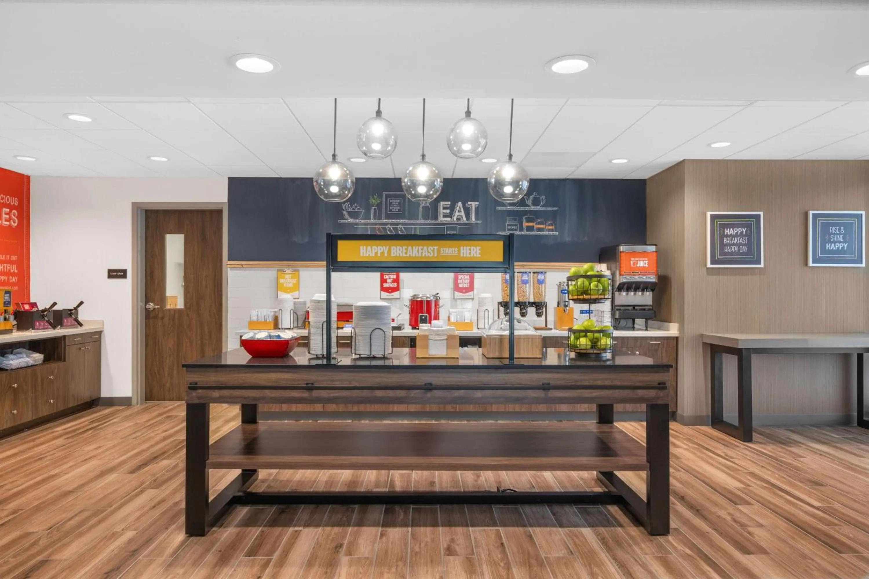 Breakfast in Hampton Inn & Suites Bakersfield Central