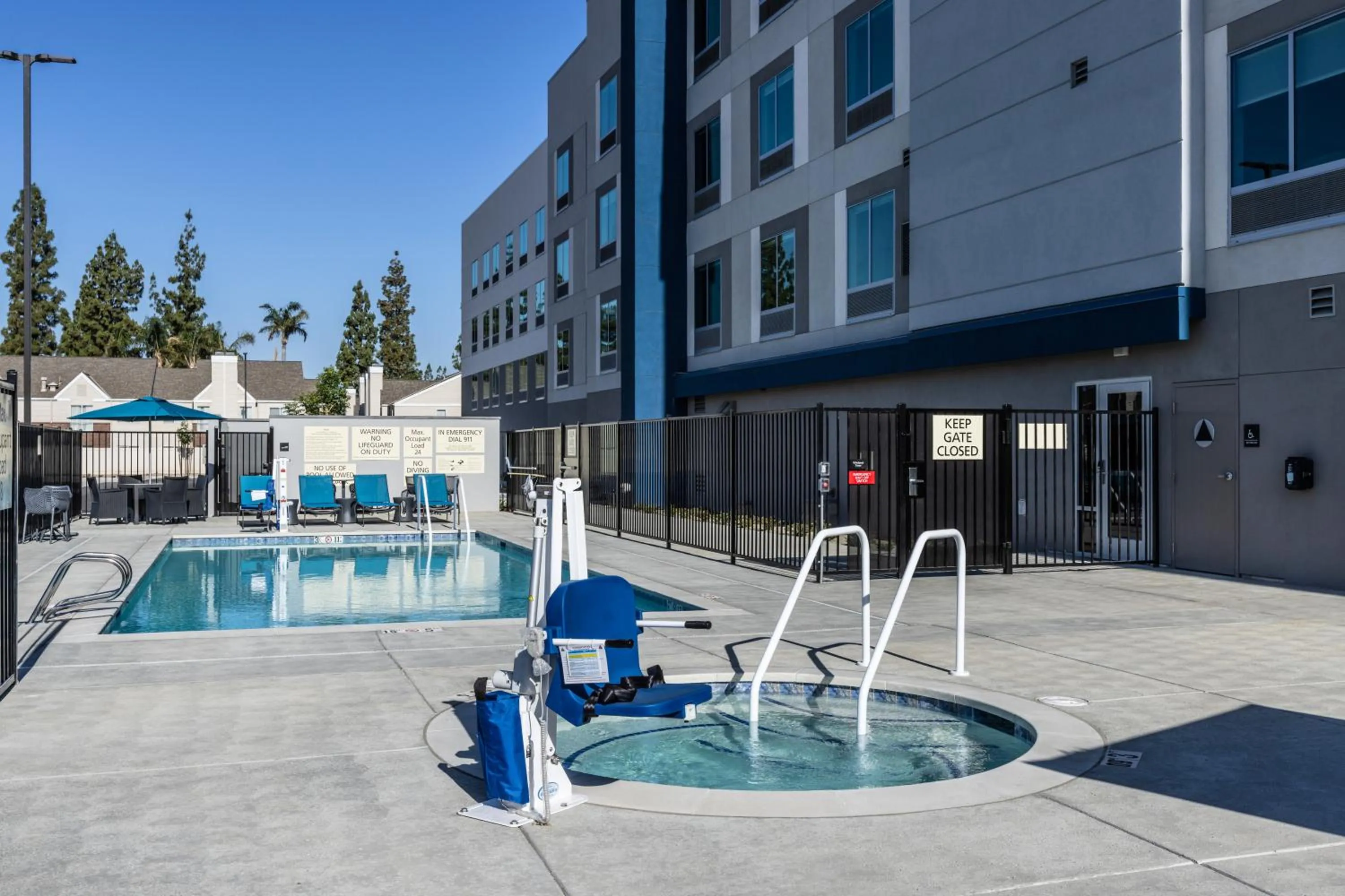 Hot Tub in Hampton Inn & Suites Bakersfield Central