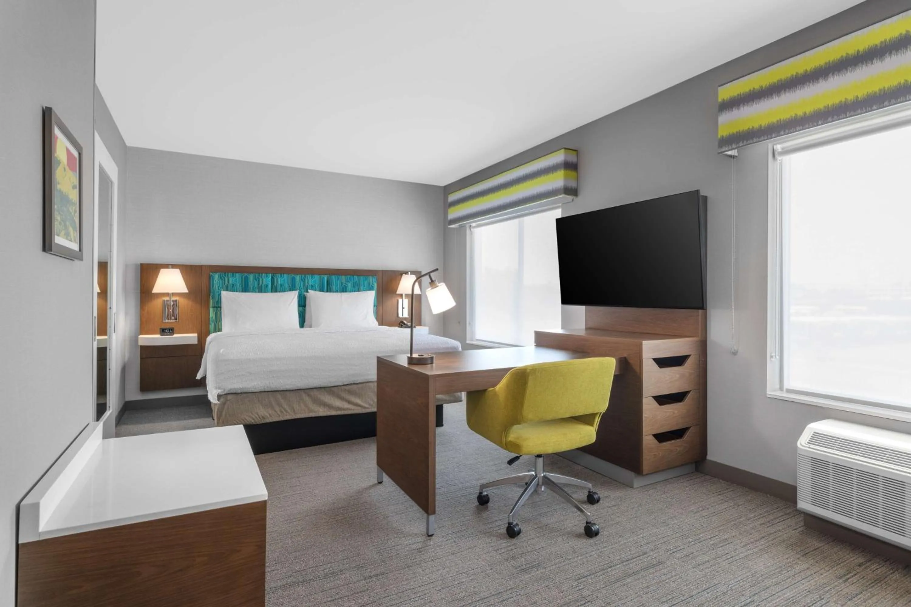 Bedroom, Bed in Hampton Inn & Suites Bakersfield Central