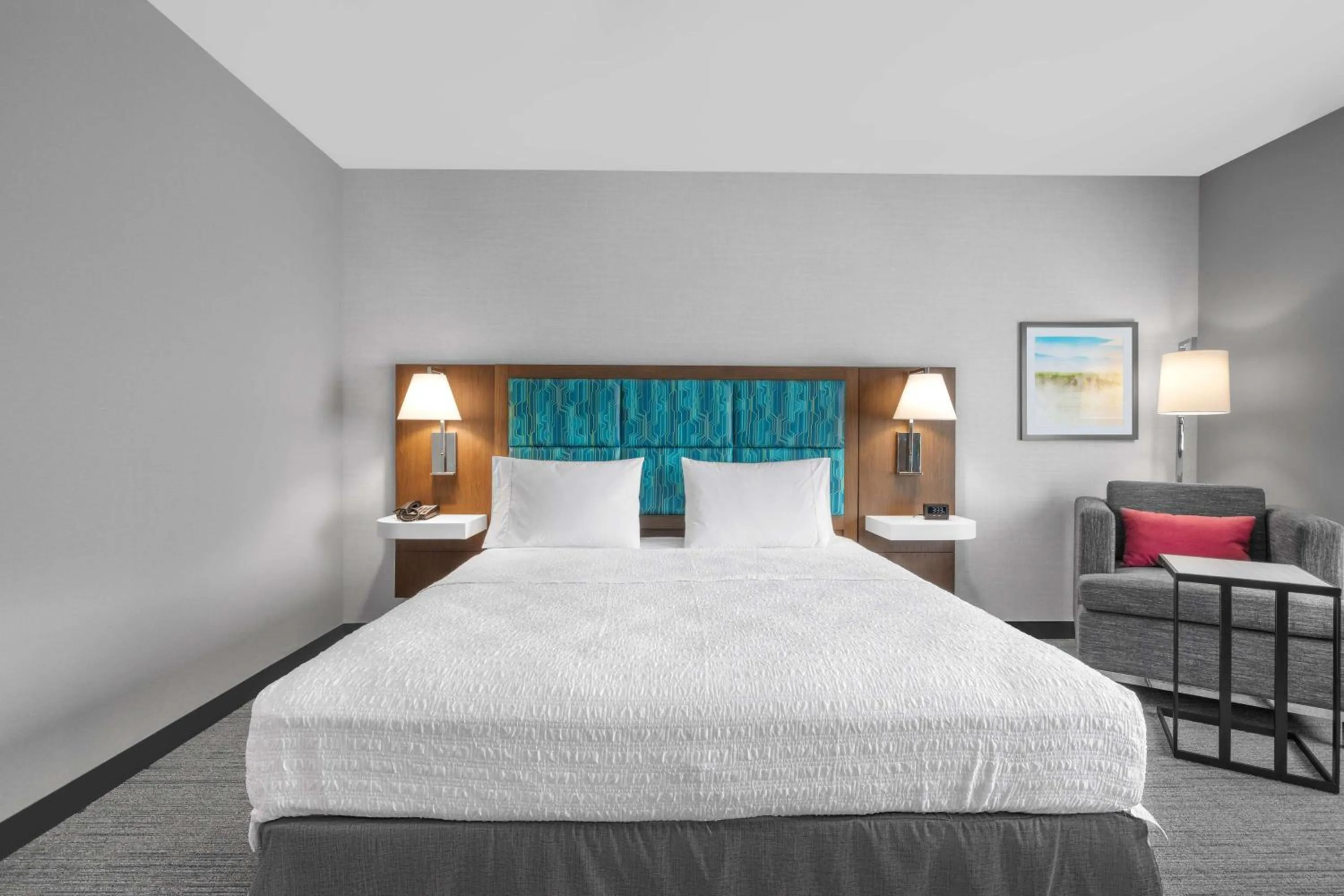 Bed in Hampton Inn & Suites Bakersfield Central