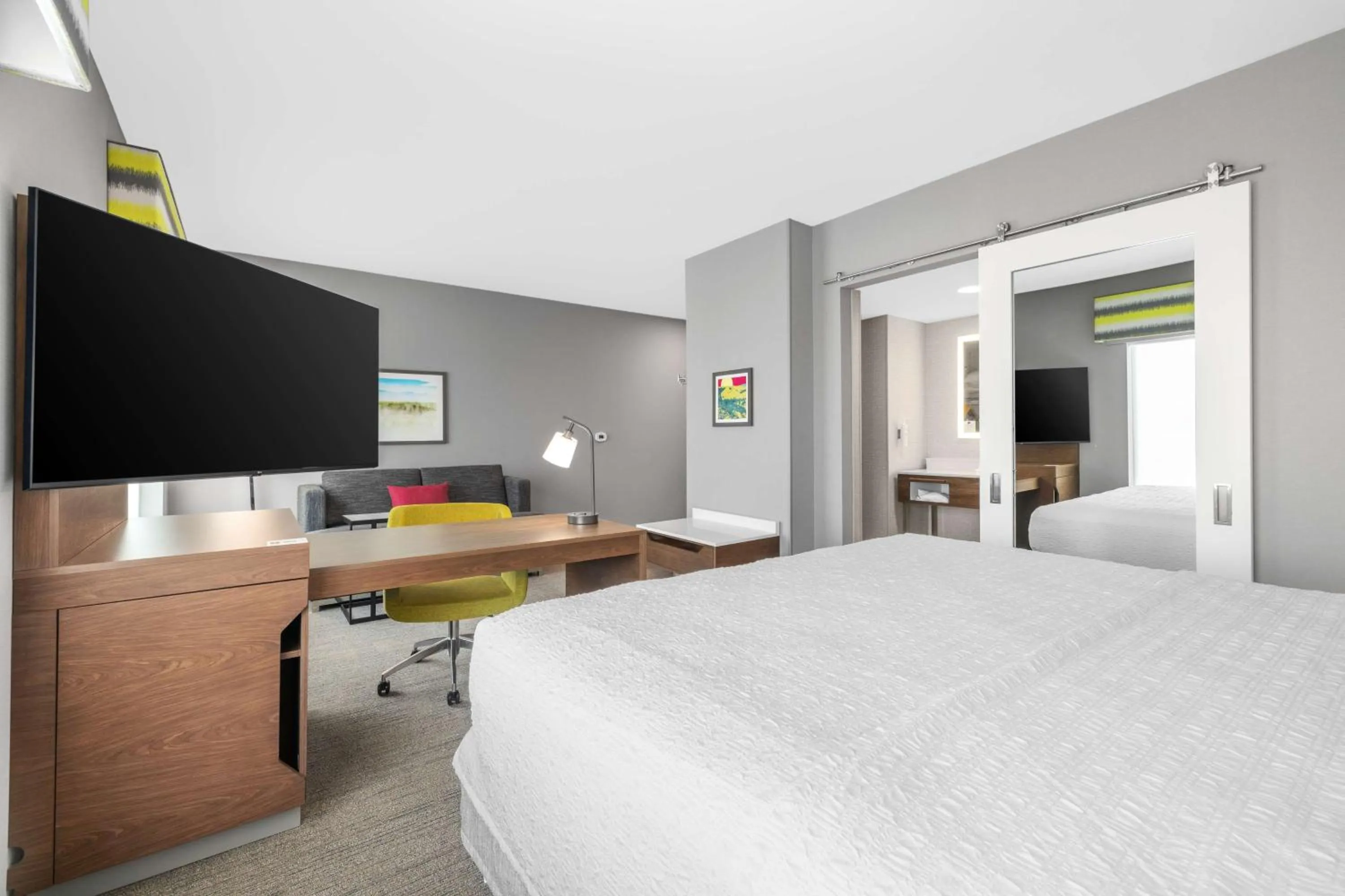 Bedroom, Bed in Hampton Inn & Suites Bakersfield Central