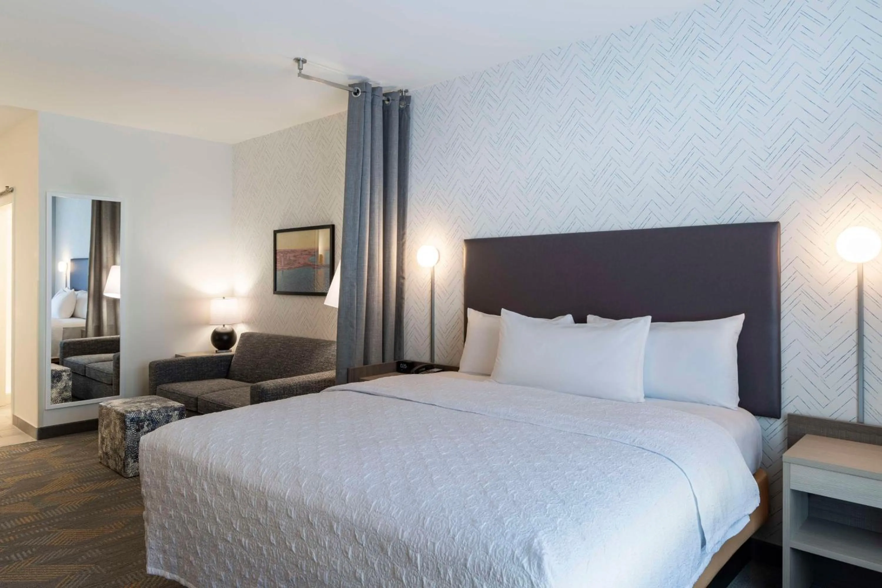 Living room, Bed in Home2 Suites By Hilton East Haven New Haven