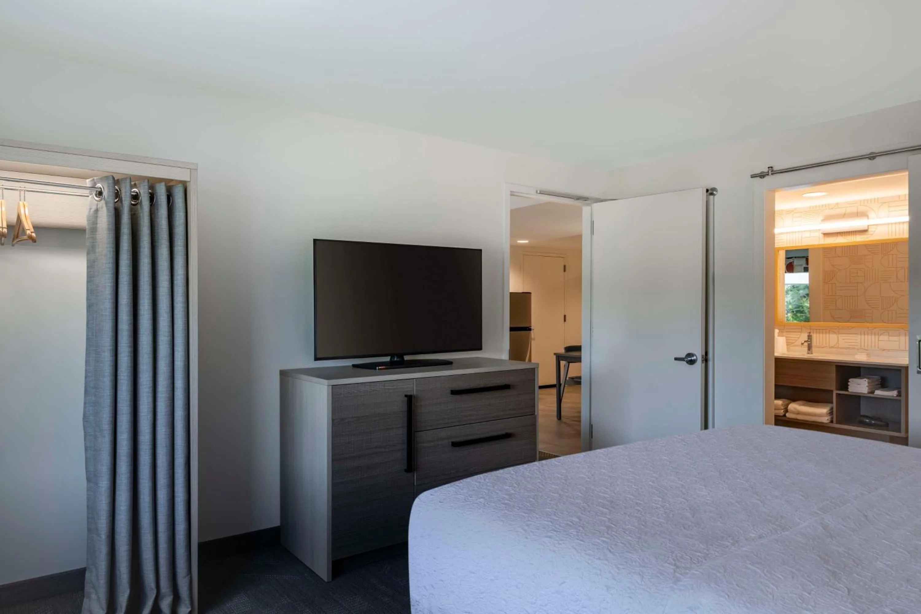 Bed in Home2 Suites By Hilton East Haven New Haven