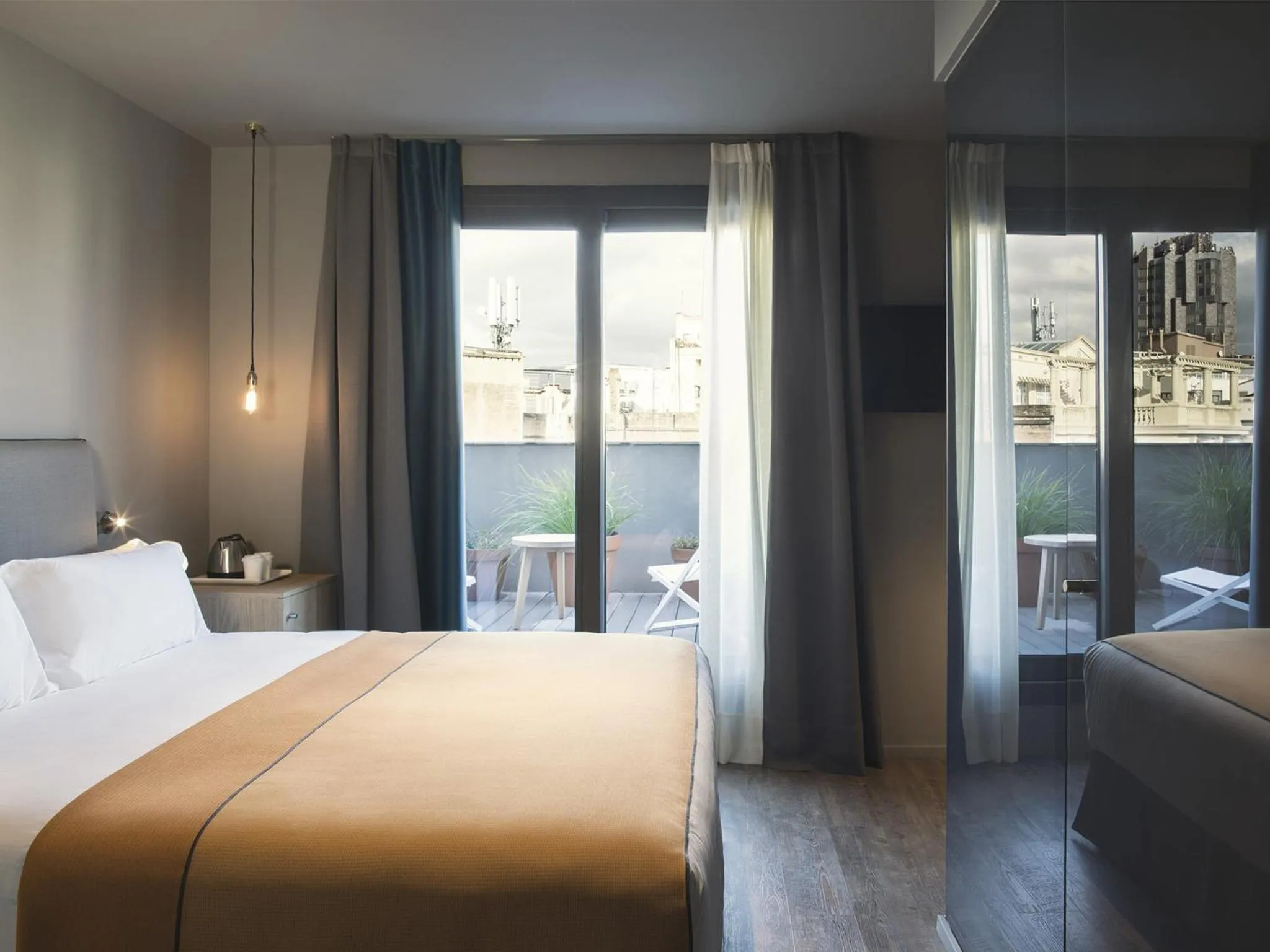 Bed in Yurbban Trafalgar Hotel